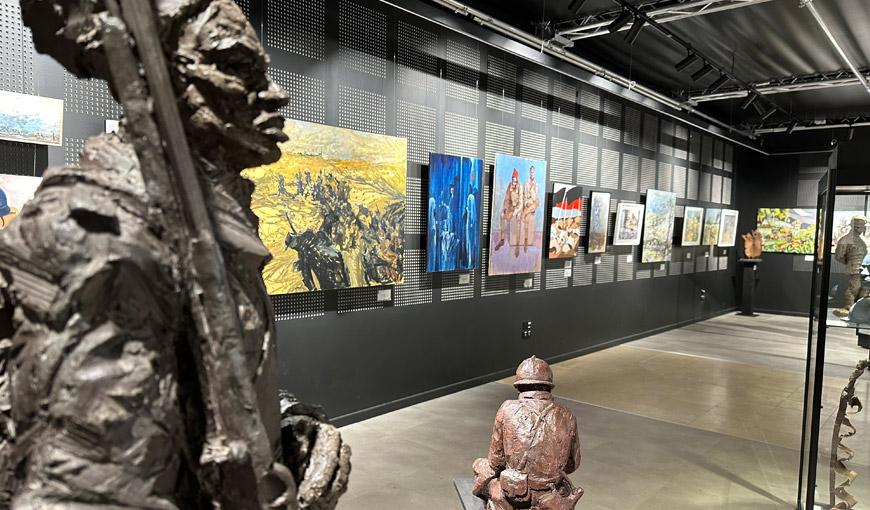 Exposition "Soldats d'hier, soldats d'aujourd'hui. Regards des Peintres de l'armée" à la Caverne du Dragon