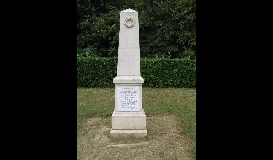 monument à la mémoire d'Alfred Joseph Villepelet dans la Nécropole Nationale d'Oeuilly (Aisne)