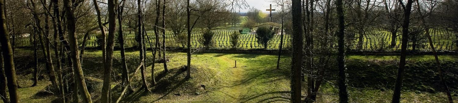Vue sur le cimetière allemand qui jouxte le fort de la Malmaison (Aisne)