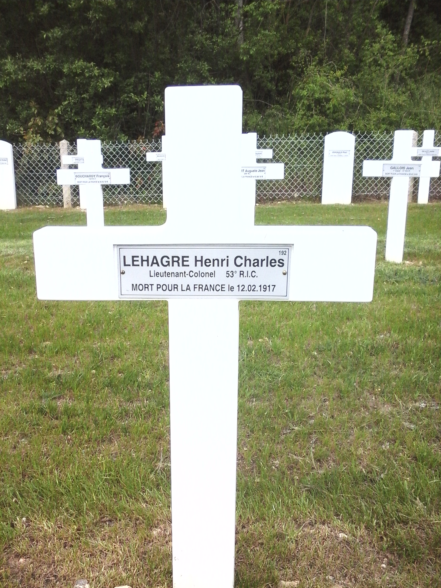 Tombe du lieutenant-colonel LEHAGRE au cimetière militaire de Loupeigne.