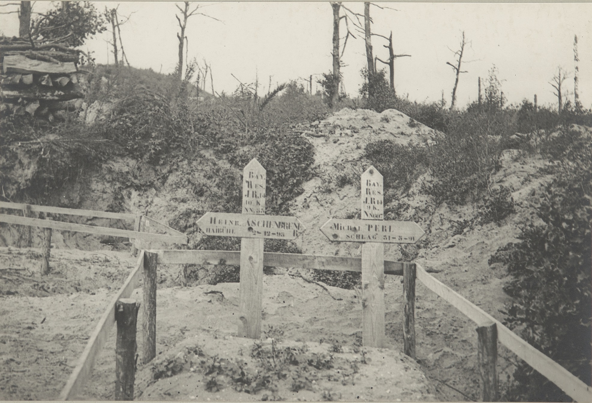 Photographie de la sépulture provisoire de Heinrich ASCHENBRENER