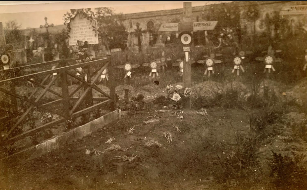 Tombe du commandant BOREL de BRETIZEL du 70e R.I. au cimetière communal de Braine en 1919