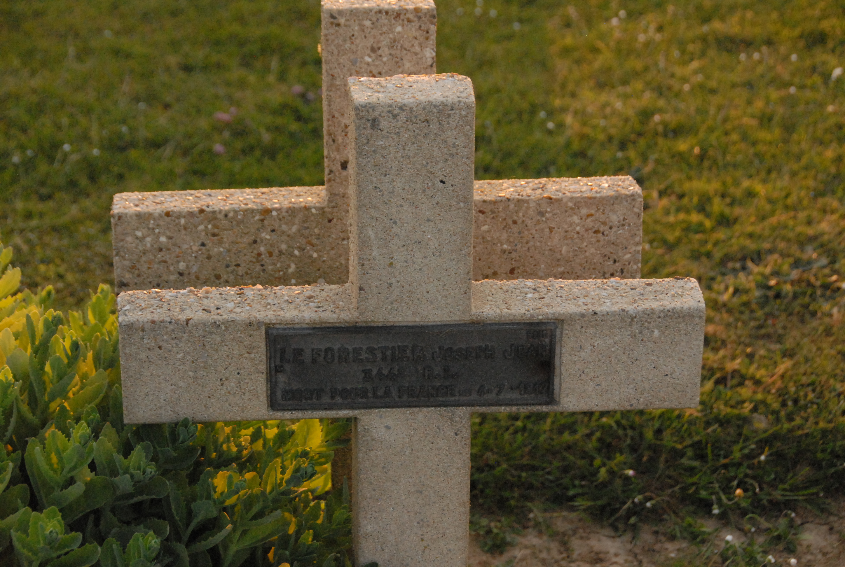 Sépulture soldat LE FORESTIER Joseph Jean