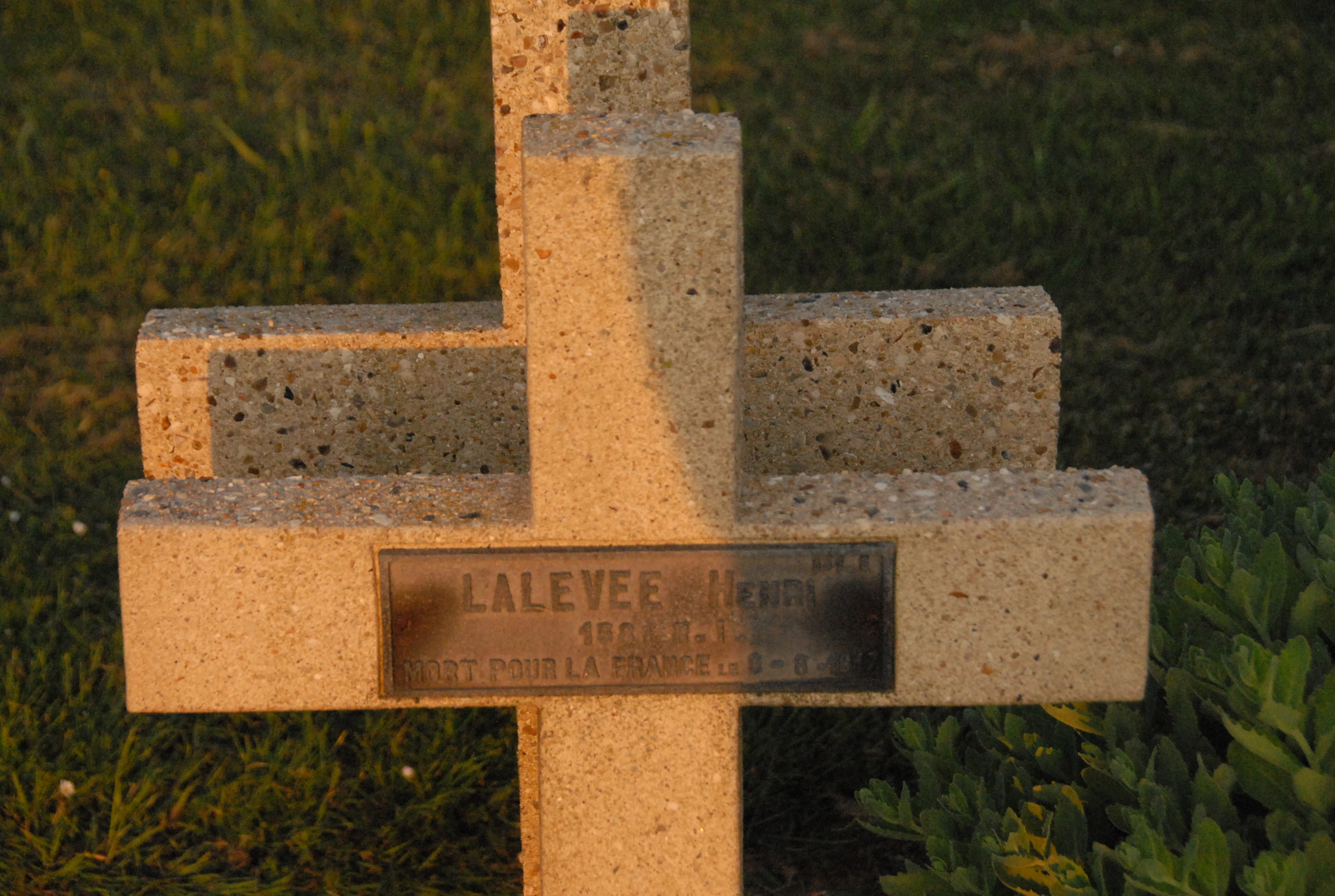Sépulture soldat LALEVEE Henri