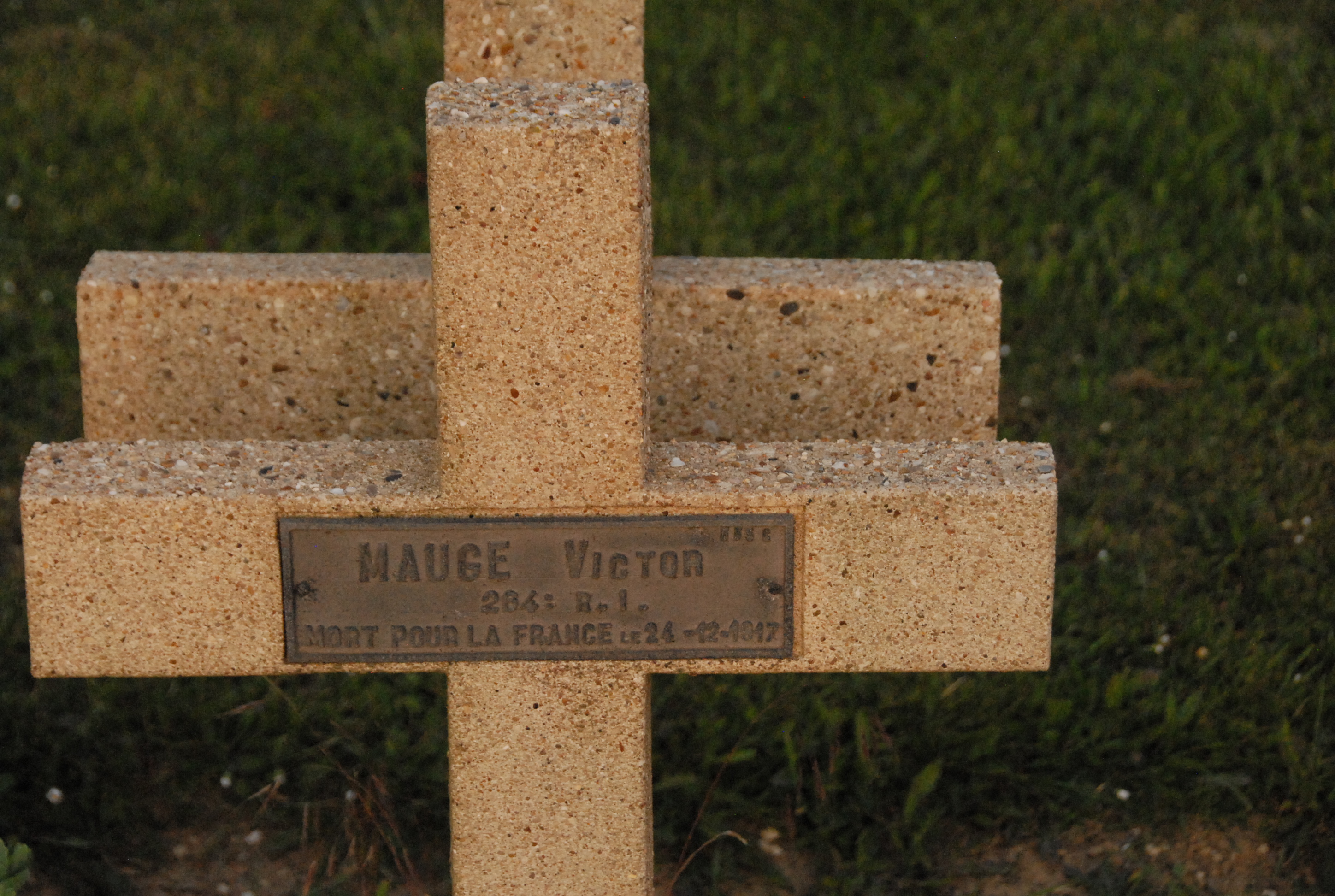 Sépulture MAUGE Victor Marie