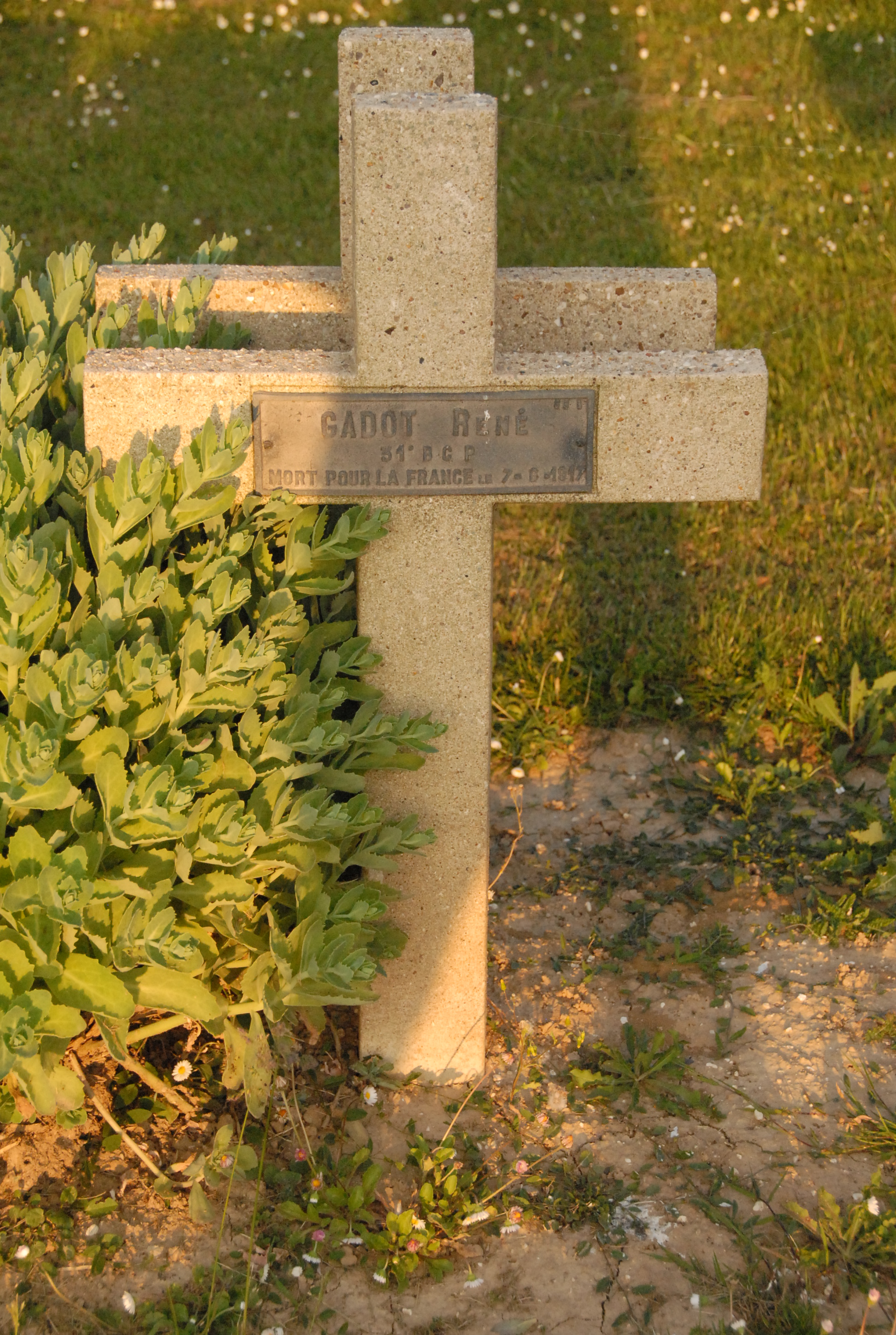 Sépulture soldat GADOT René