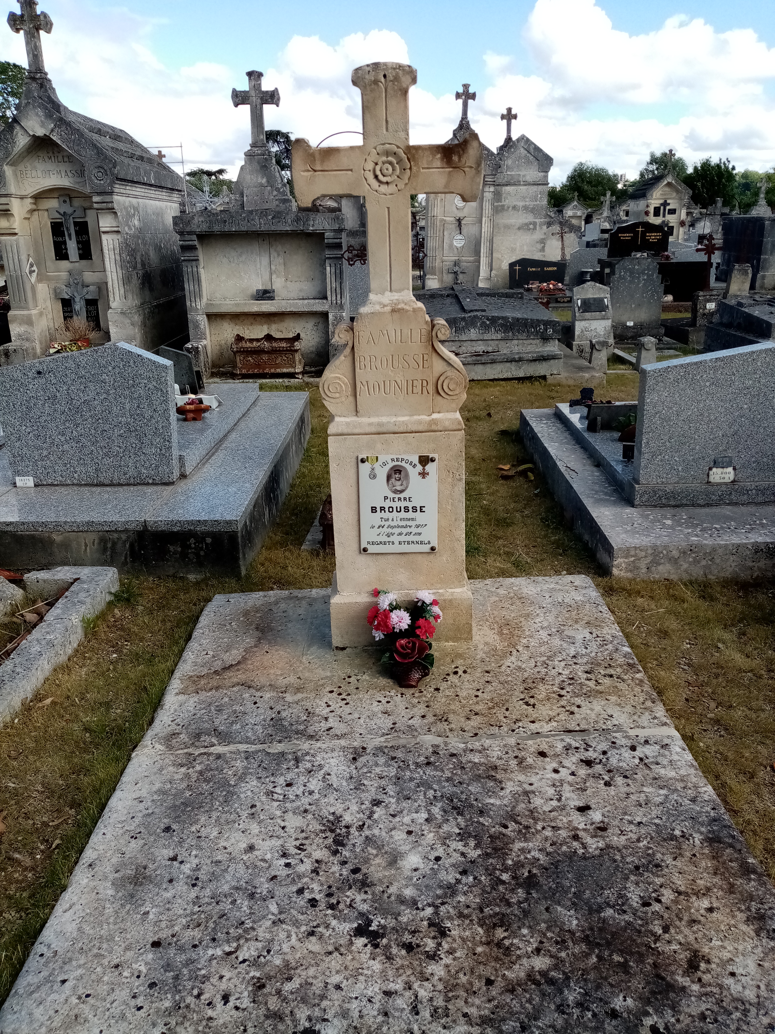 Lieux d'inhumation du soldat Pierre Brousse 
