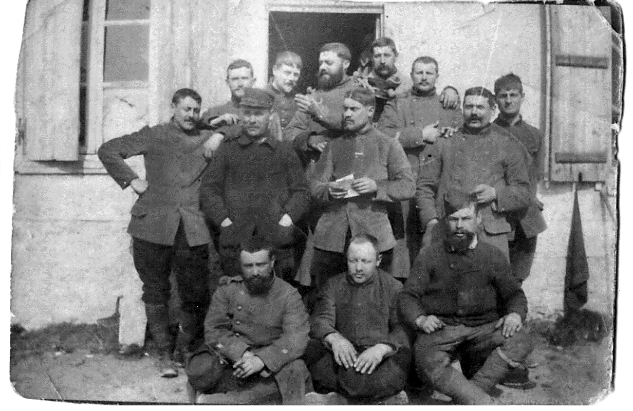 Photographie de Jules Emile Fardel avec un groupe de Poilus
