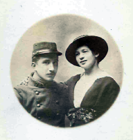 Le sergent Macaire et son épouse