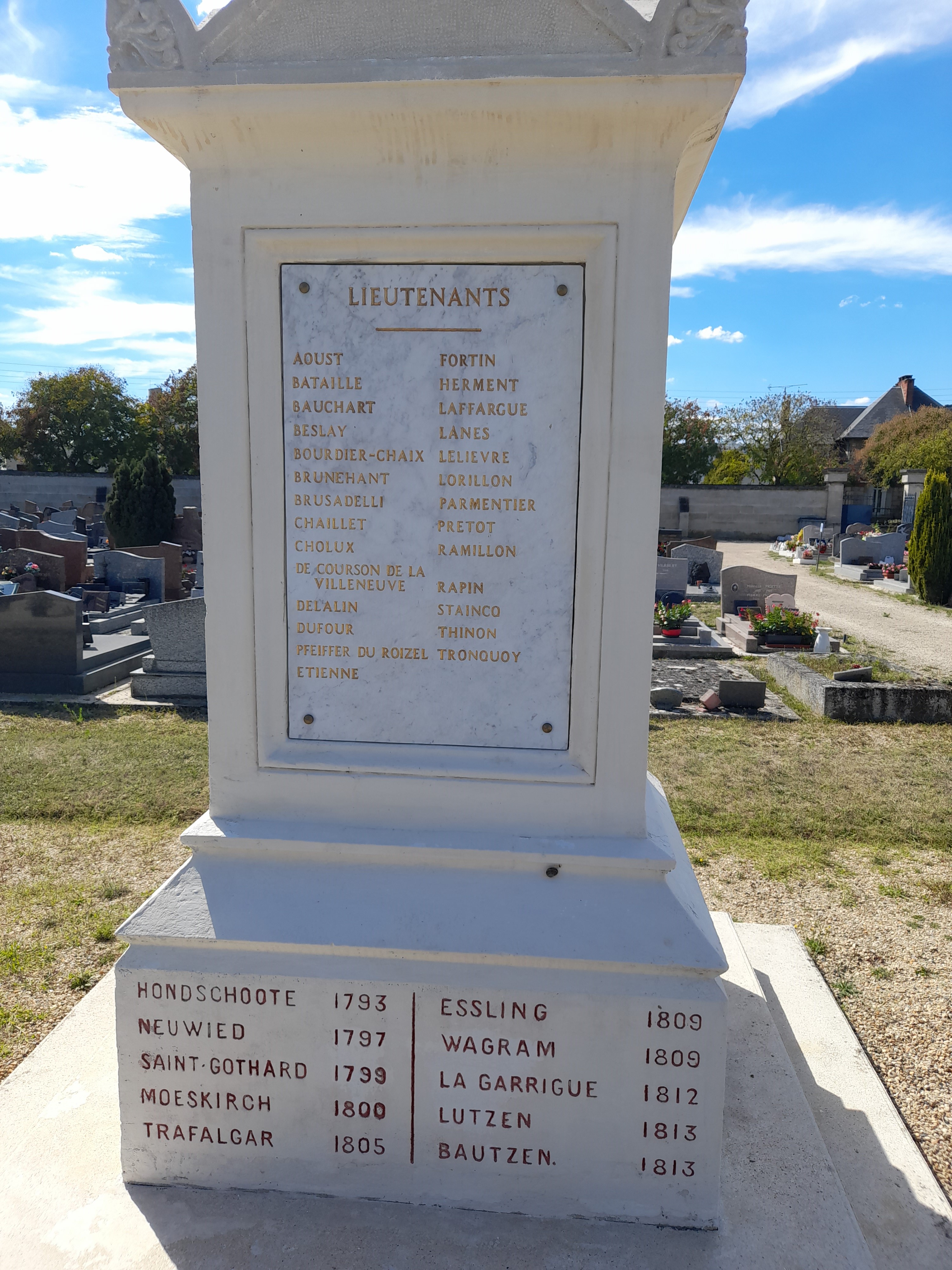 Monument du 67ème R.I. cimetière de Soissons (Aisne) Monument du 67ème R.I. cimetière de Soissons (Aisne)
