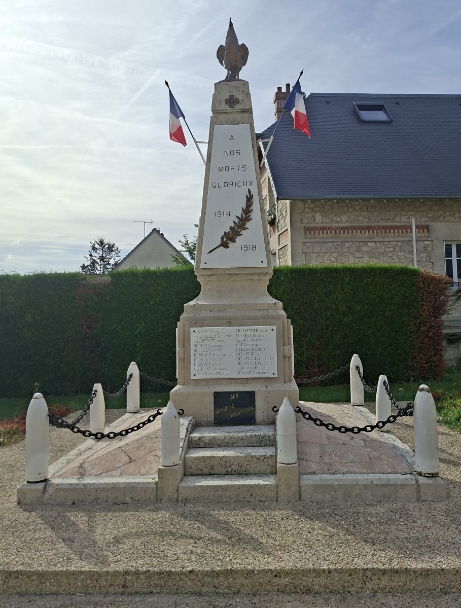 Monument aux Morts Cuffies face (02)
