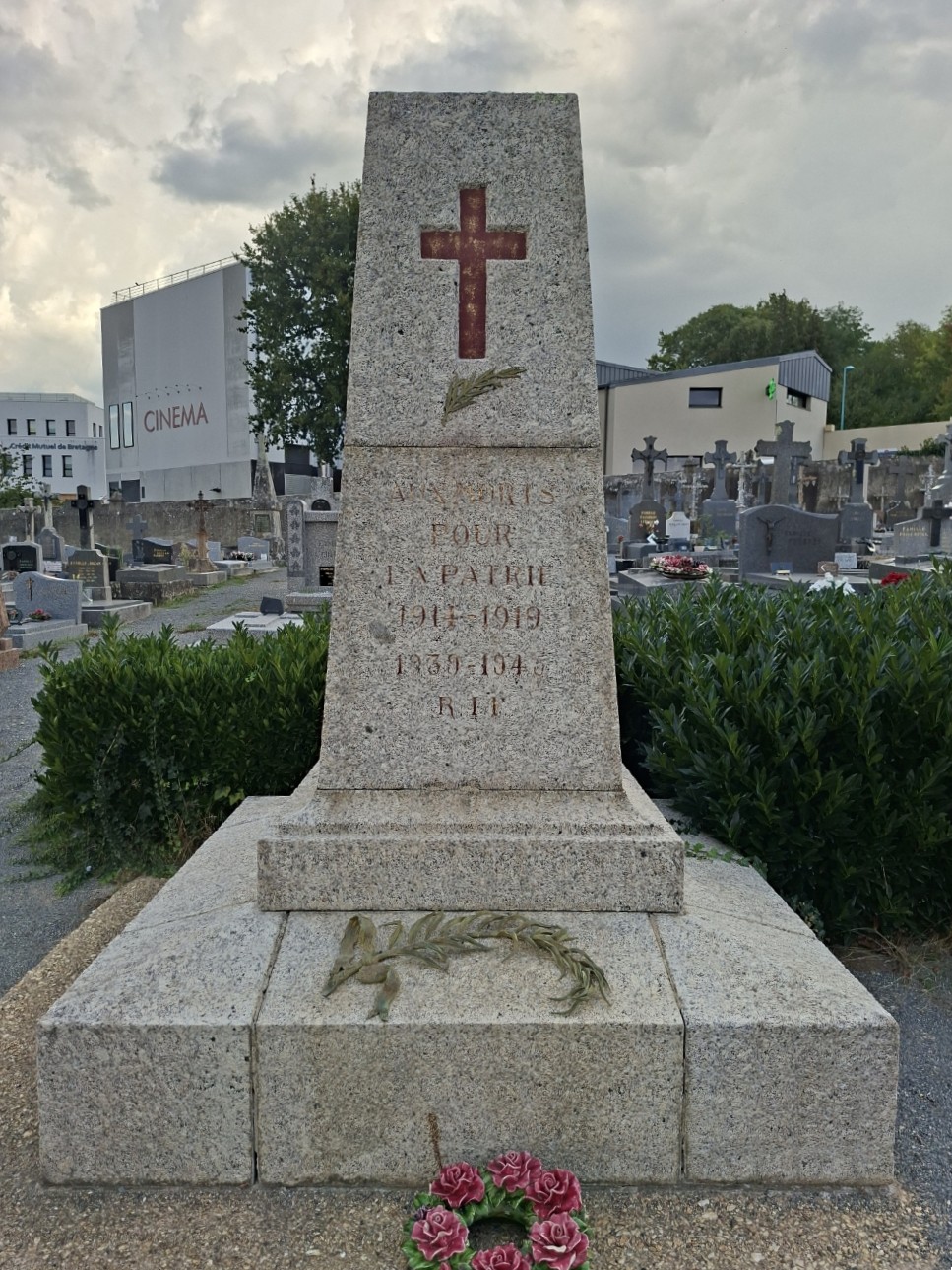 Monument aux Morts La Roche Bernard face (Morbihan)