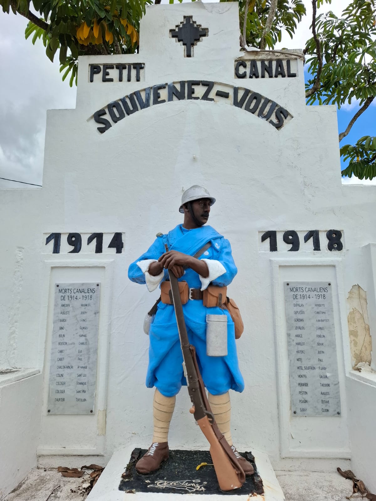Monument aux Morts Petit Canal (Guadeloupe)