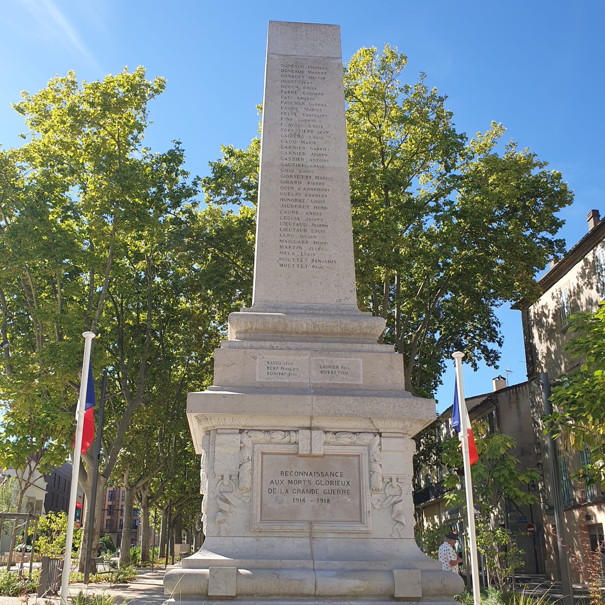 Monument aux Morts Brignoles 2 bis (Var)