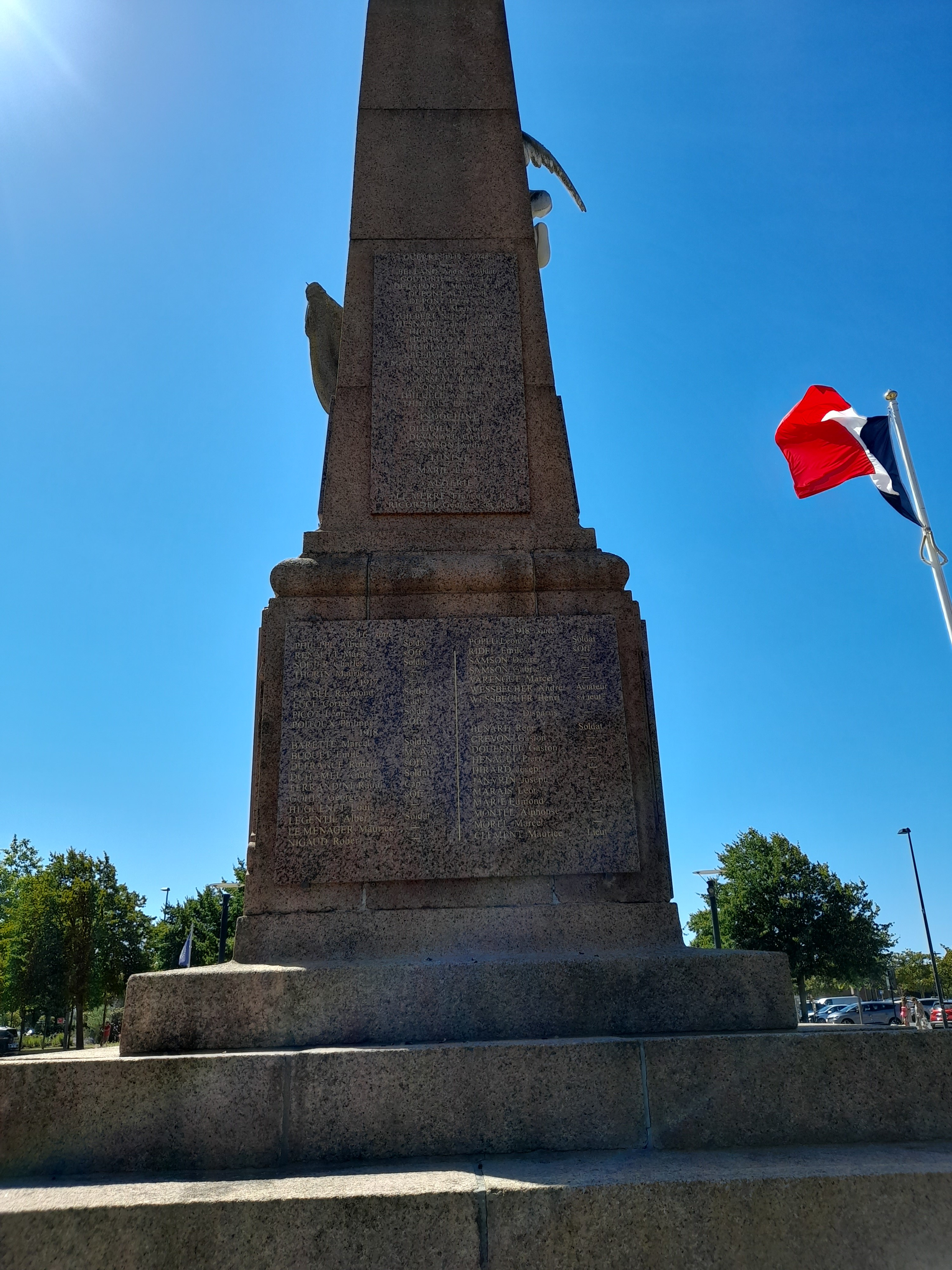 Monument aux Morts Cabourg (Calvados)