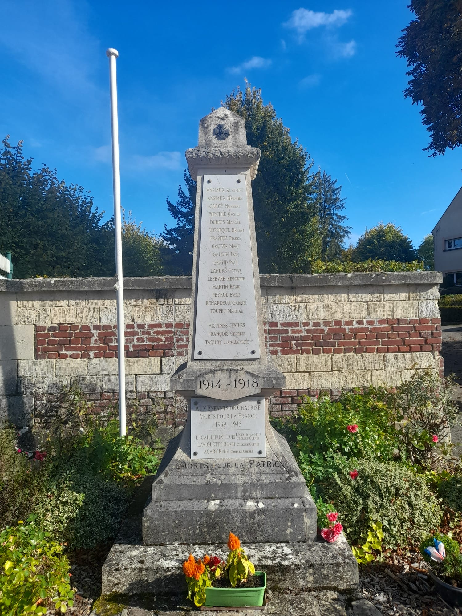 Monument aux Morts Chacrise (02)