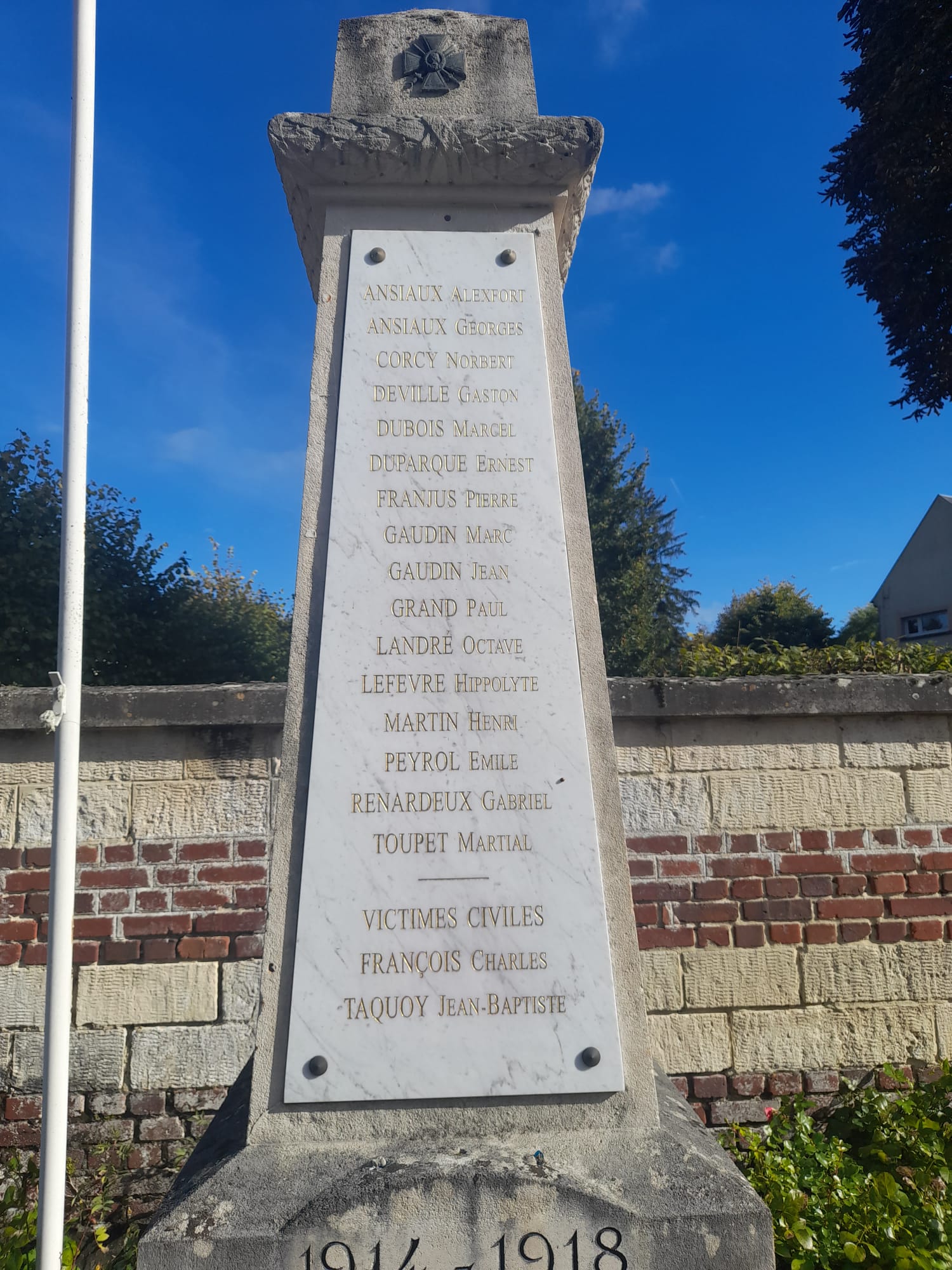 Monument aux Morts Chacrise (02)