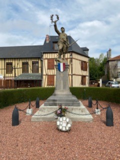 Monument aux Morts Chaumont-Porcien (Ardennes) Monument aux Morts Chaumont-Porcien (Ardennes)