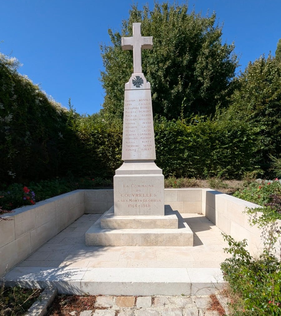 Monument aux Morts Couvrelles (Aisne) Monument aux Morts Couvrelles (Aisne)
