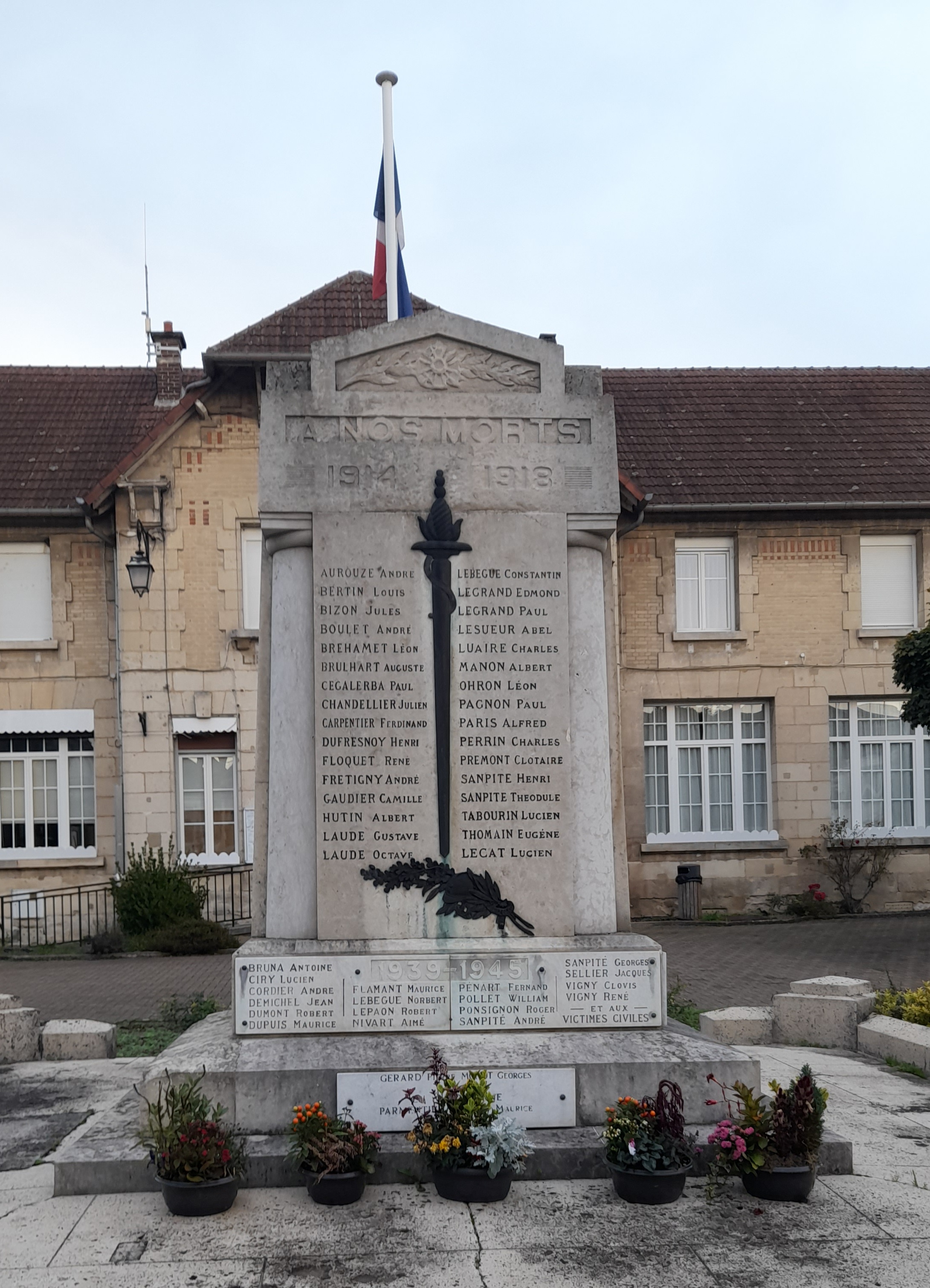 Monument aux Morts Crouy (Aisne) Monument aux Morts Crouy (Aisne)