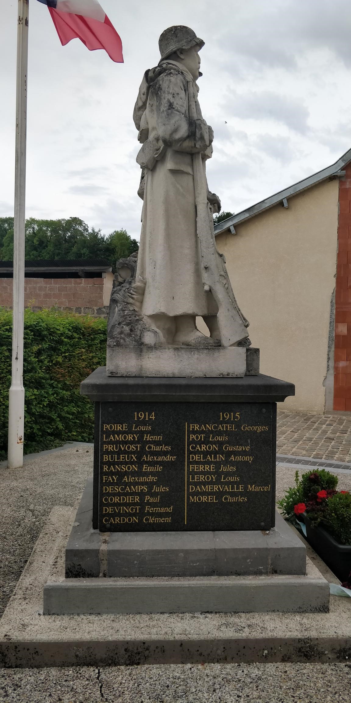 Monument aux Morts Domart-en-Ponthieu (Somme)
