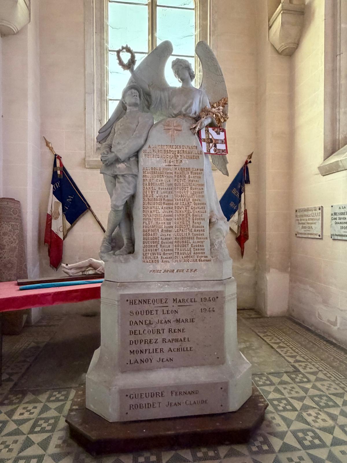 Monument dans l'Eglise de Bernaville (Somme)