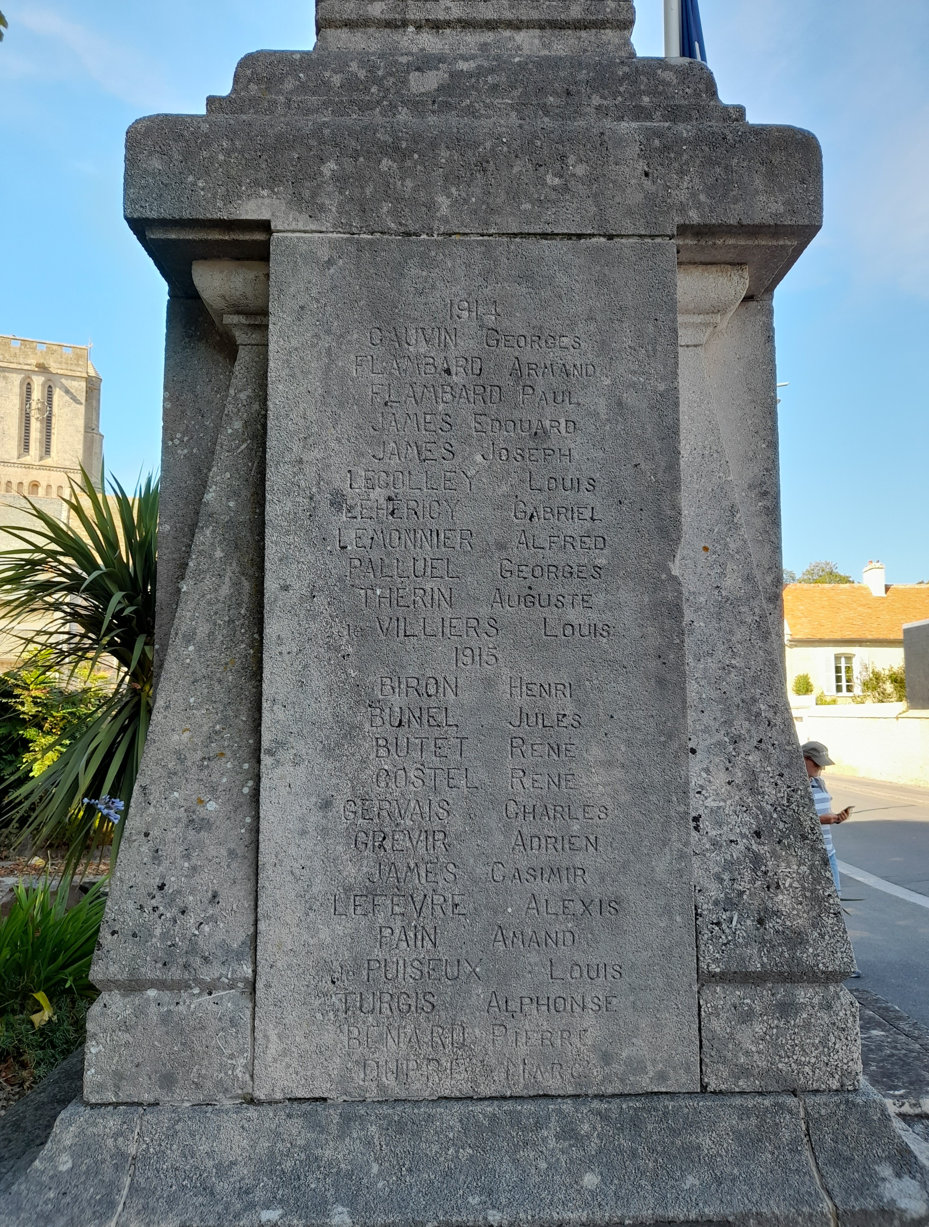 Monument aux Morts d'Hermanville-sur-Mer (Calvados) 