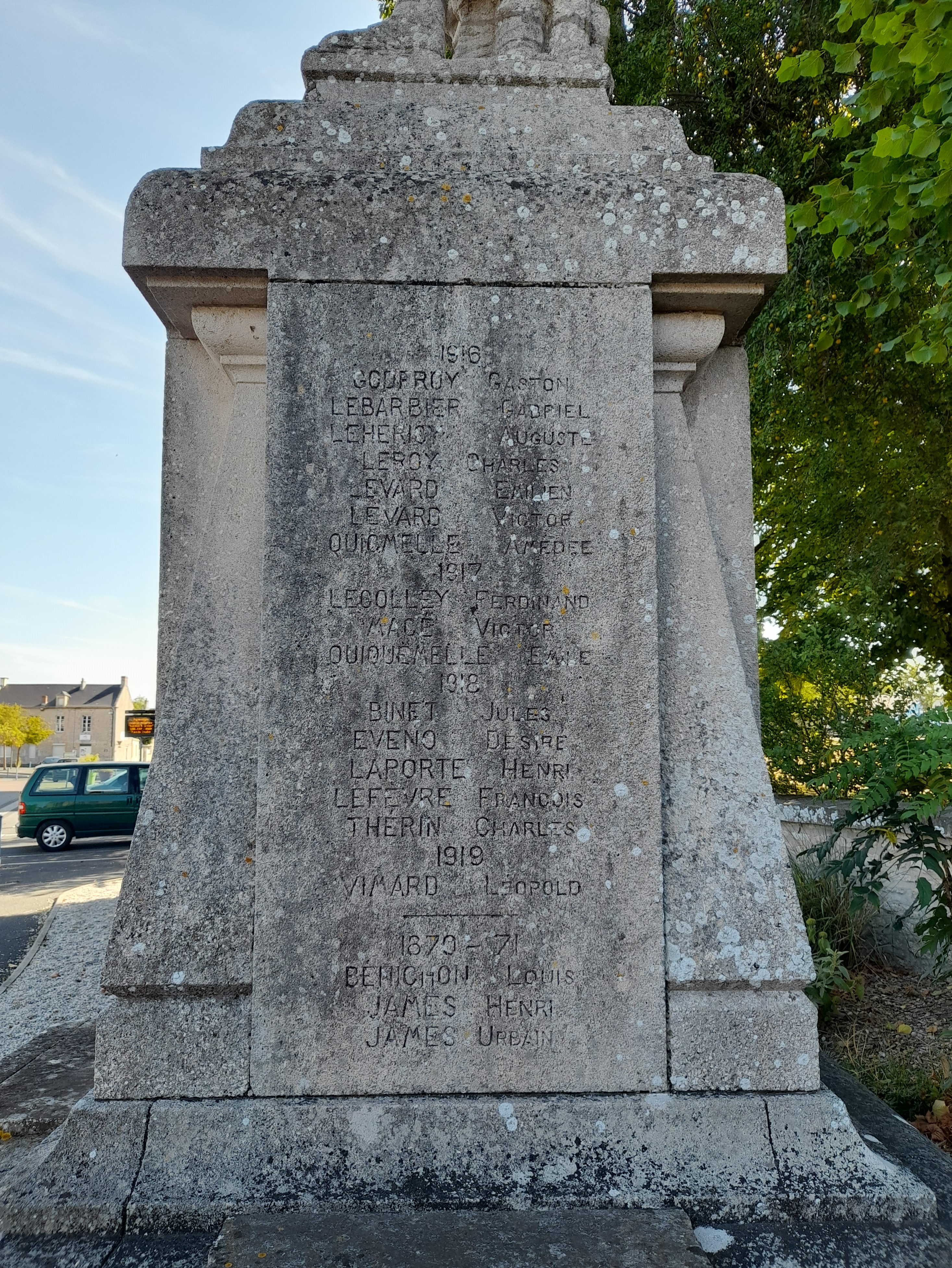 Monuments aux Morts d'Hermanville-sur-Mer (Calvados)