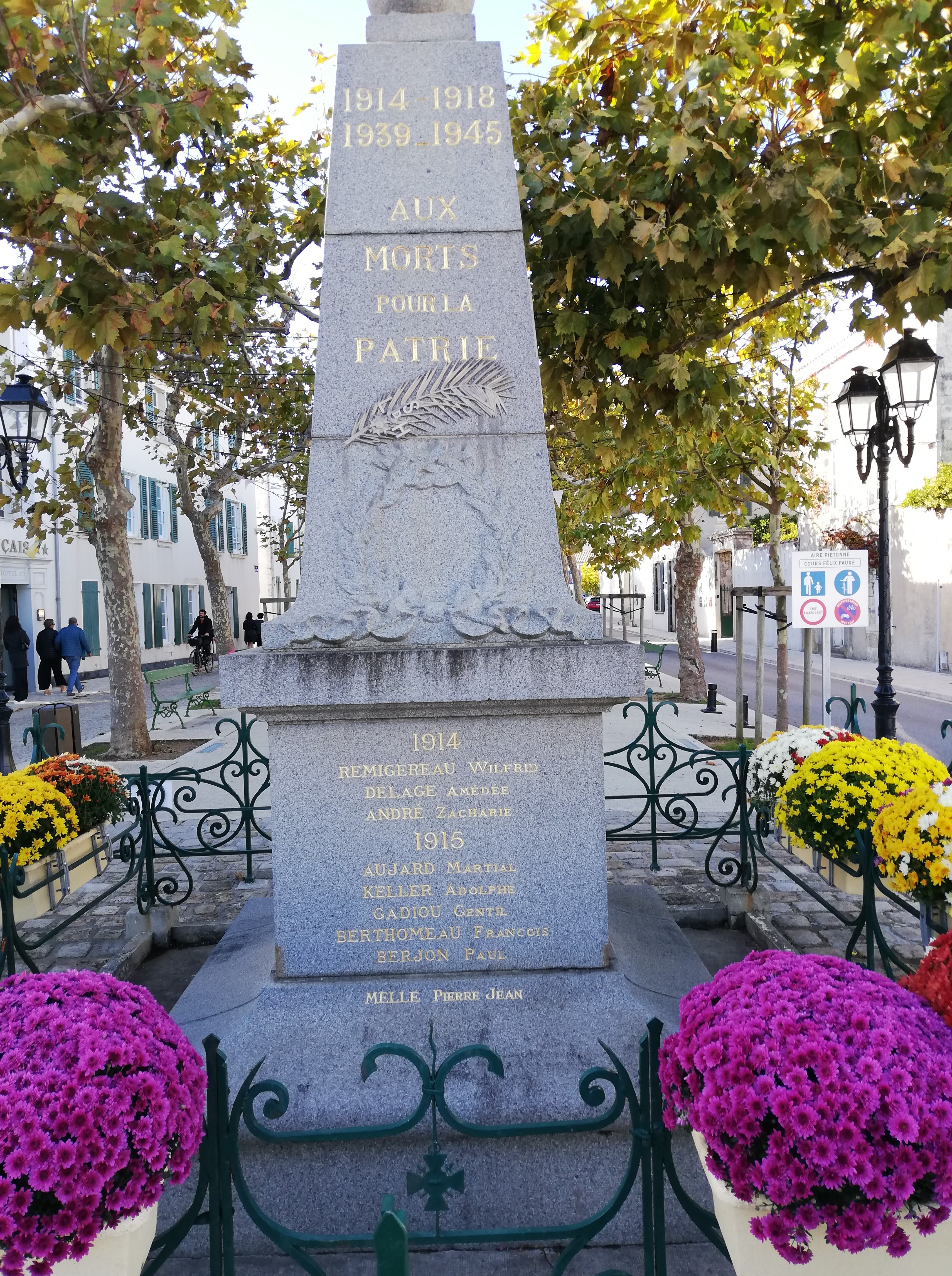 Monument aux morts La Flotte en Ré (Charente Inférieure)