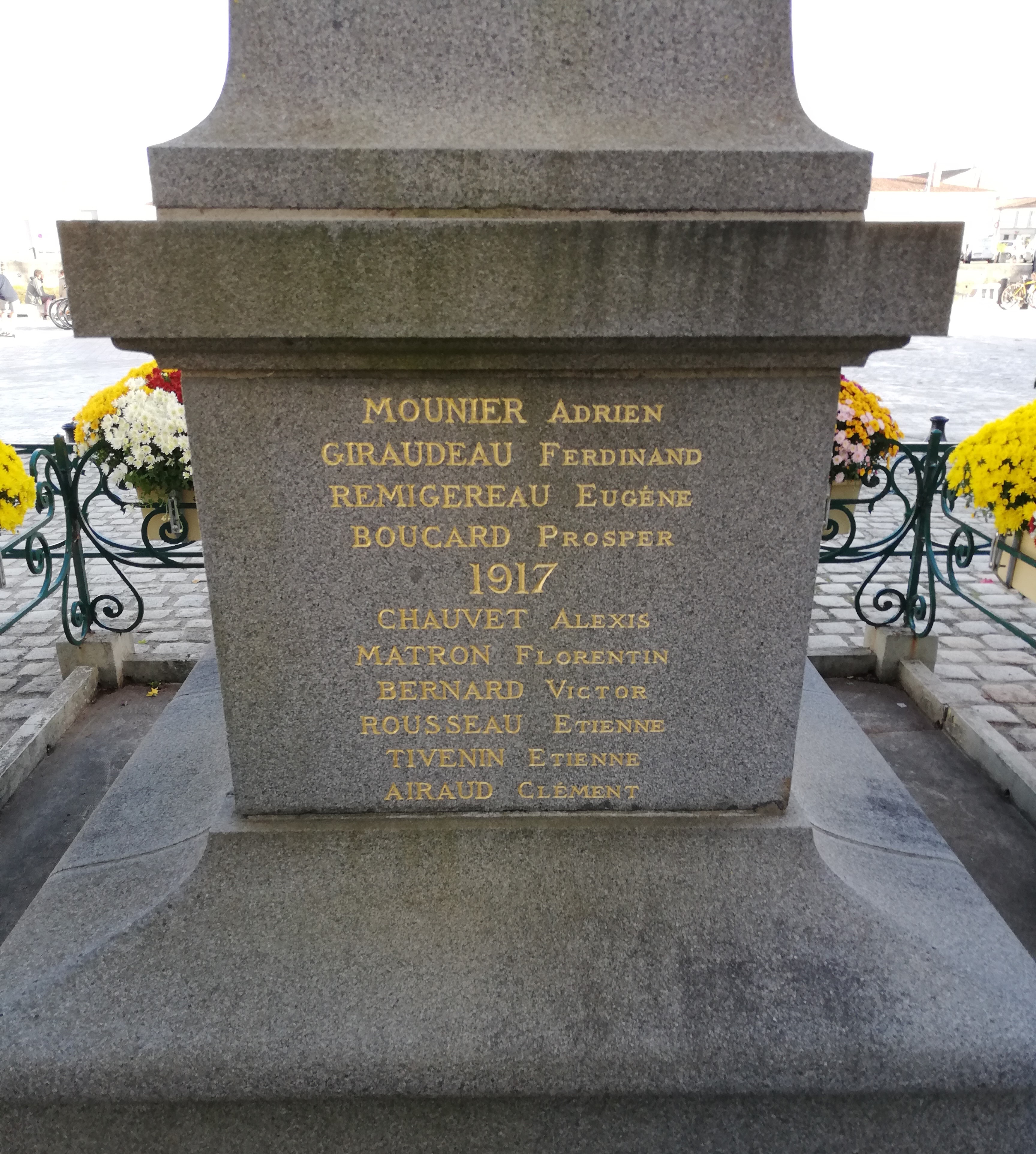 Monument aux morts La Flotte en Ré (Charente Inférieure) Monument aux morts La Flotte en Ré (Charente Inférieure)