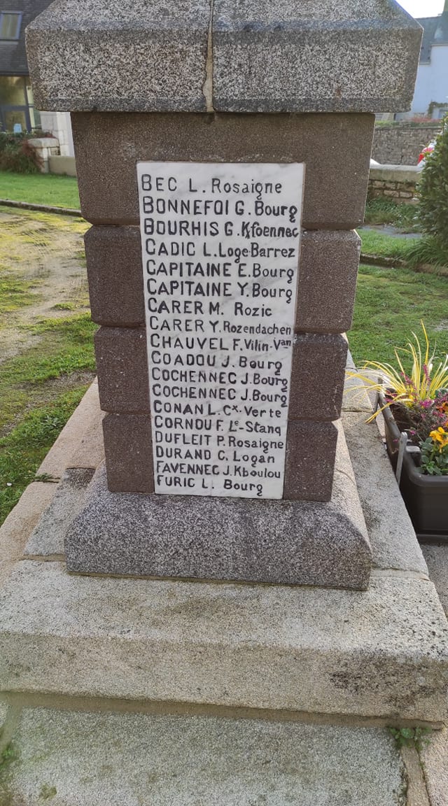Monument aux Morts Le Trévoux (Finistère) Monument aux Morts Le Trévoux (Finistère)