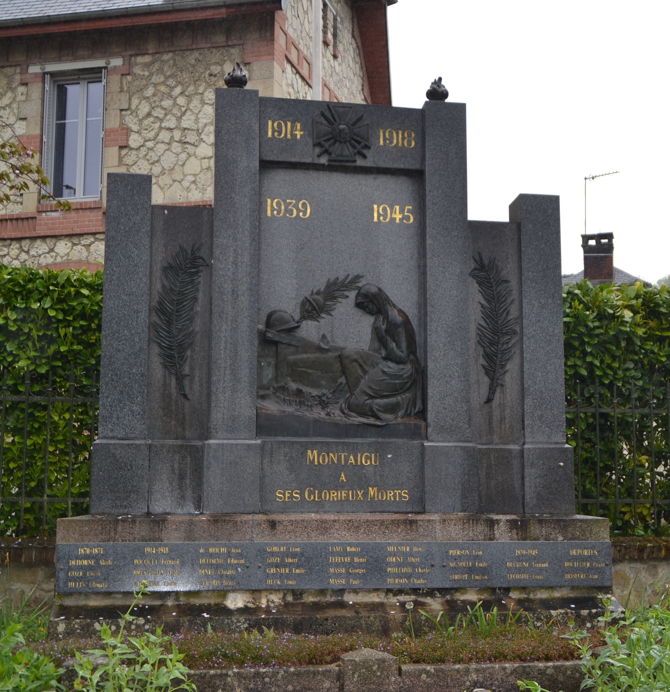 Monument aux Morts Montaigu (Aisne)