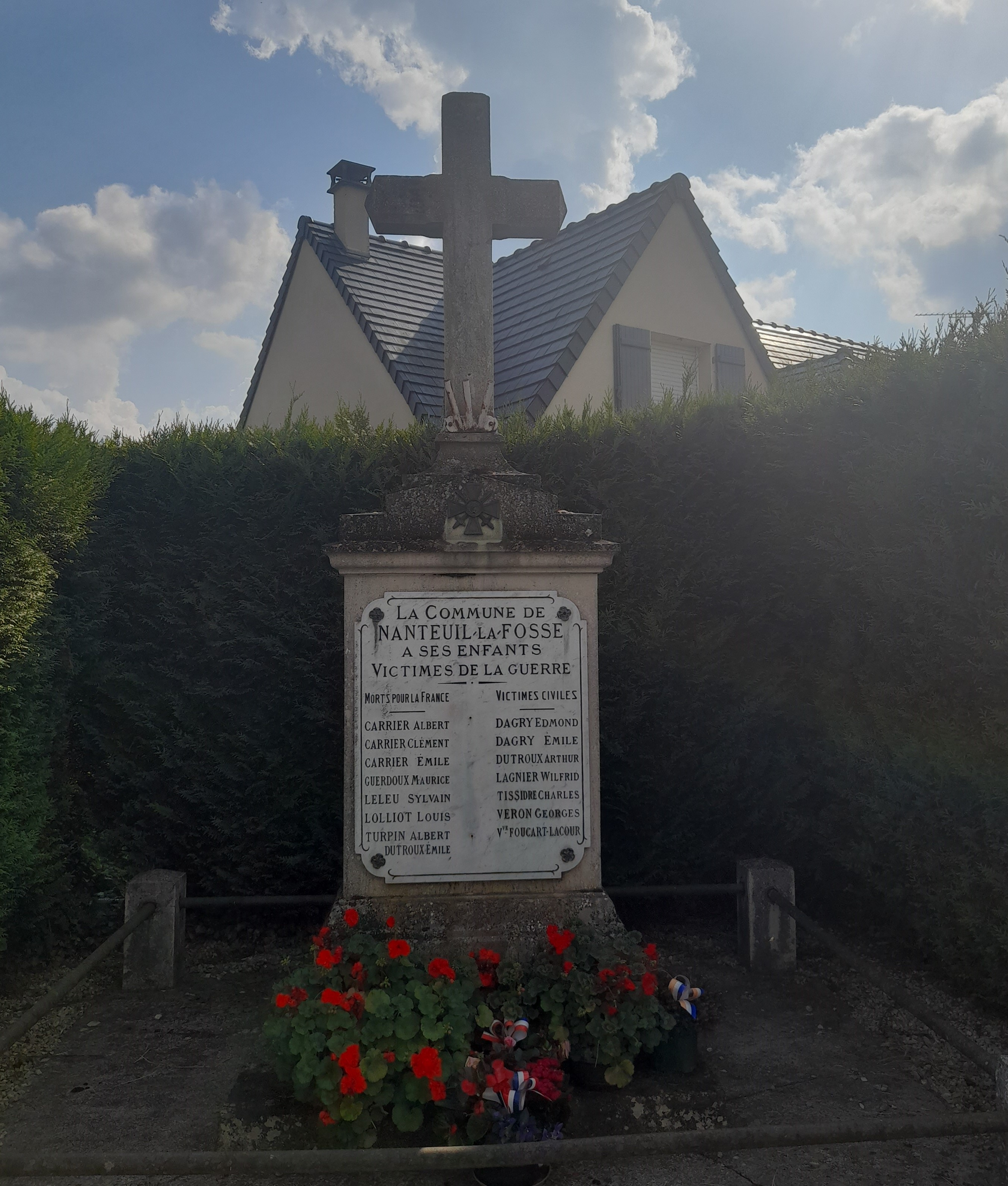 Monument aux Morts Nanteuil la Fosse (02)