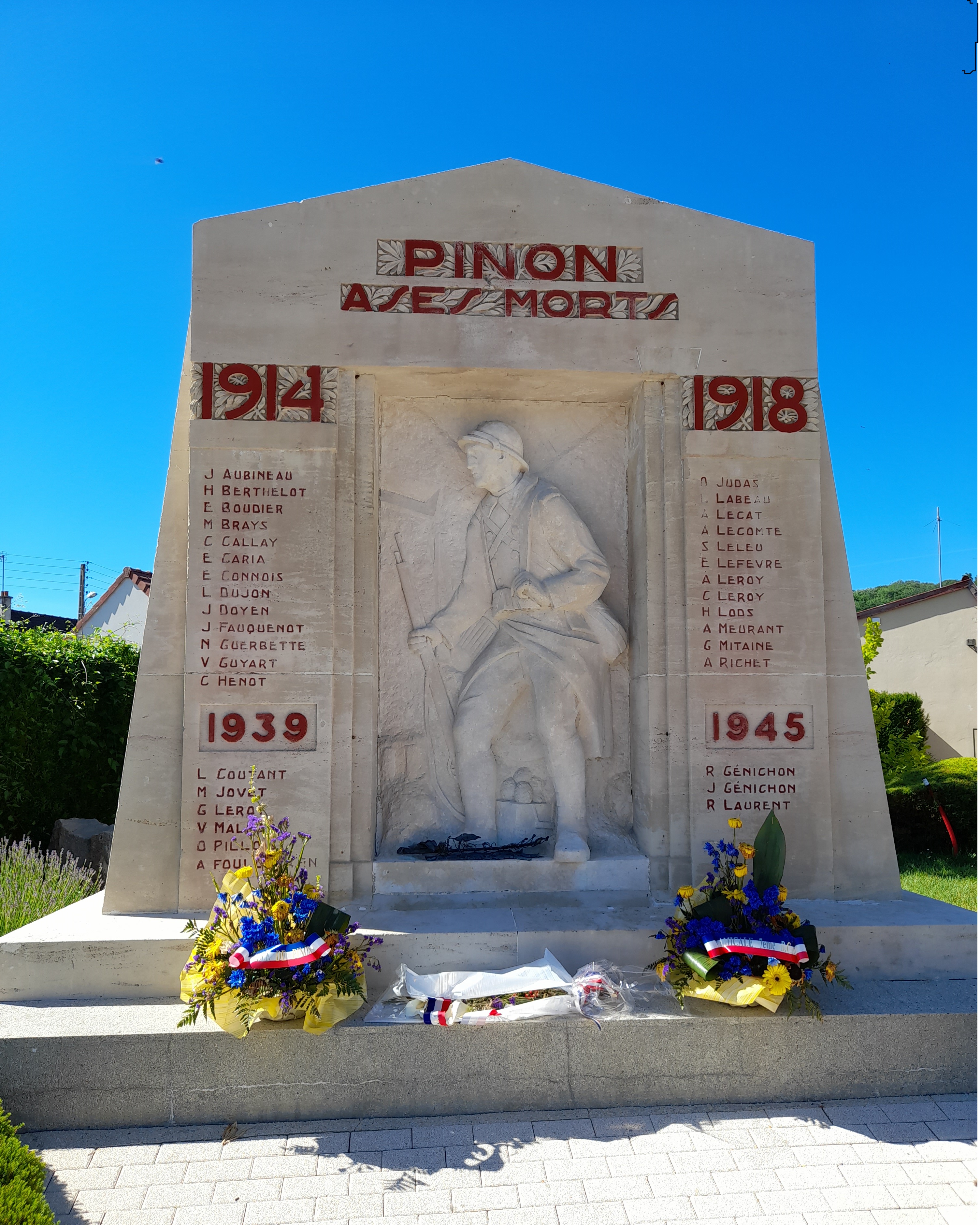 Monument aux Morts Pinon (Aisne) 