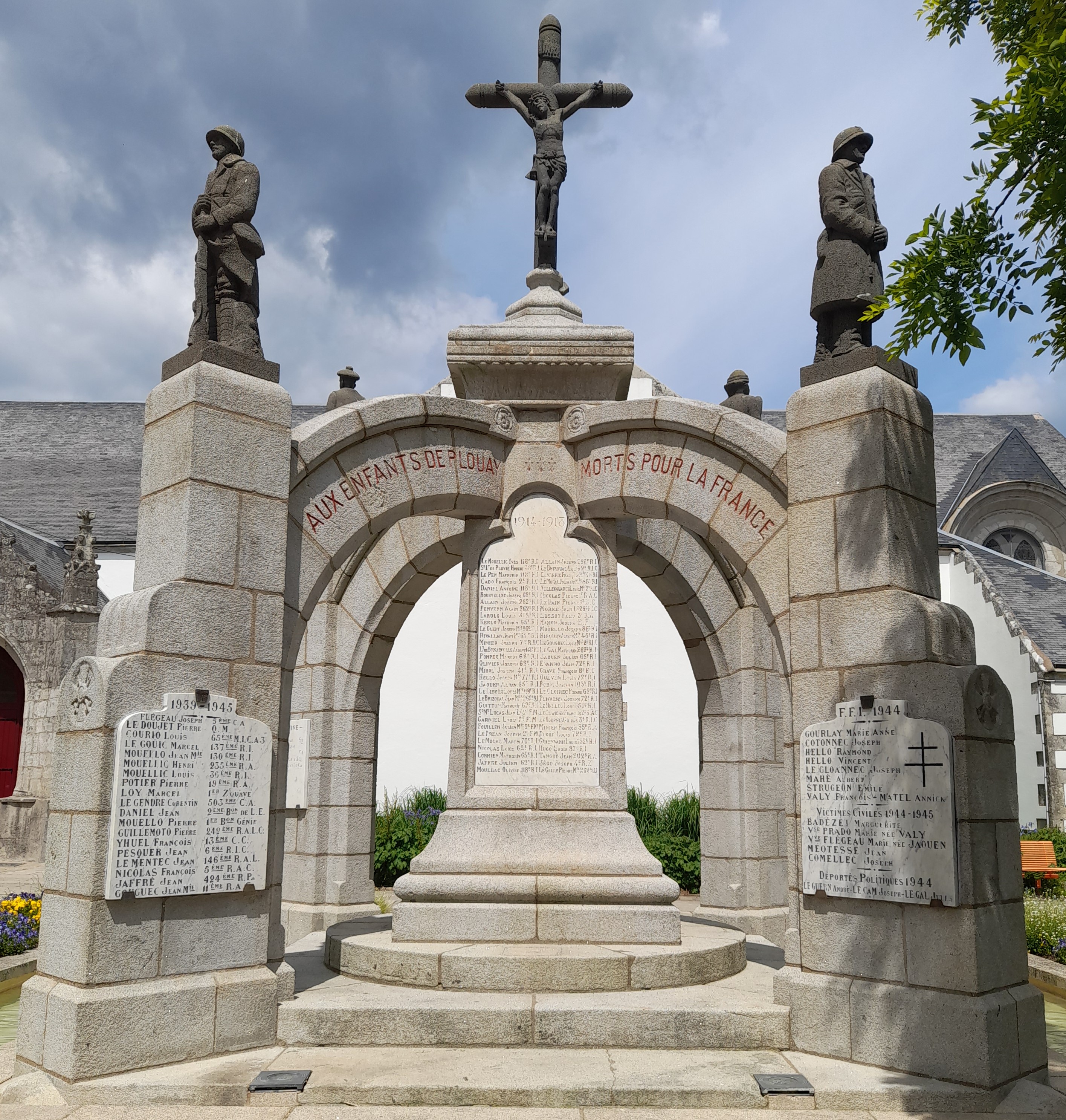 Monuments aux Morts Plouay (Morbihan)