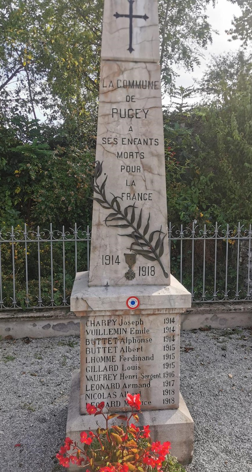 Monument aux Morts Pugey (Doubs)