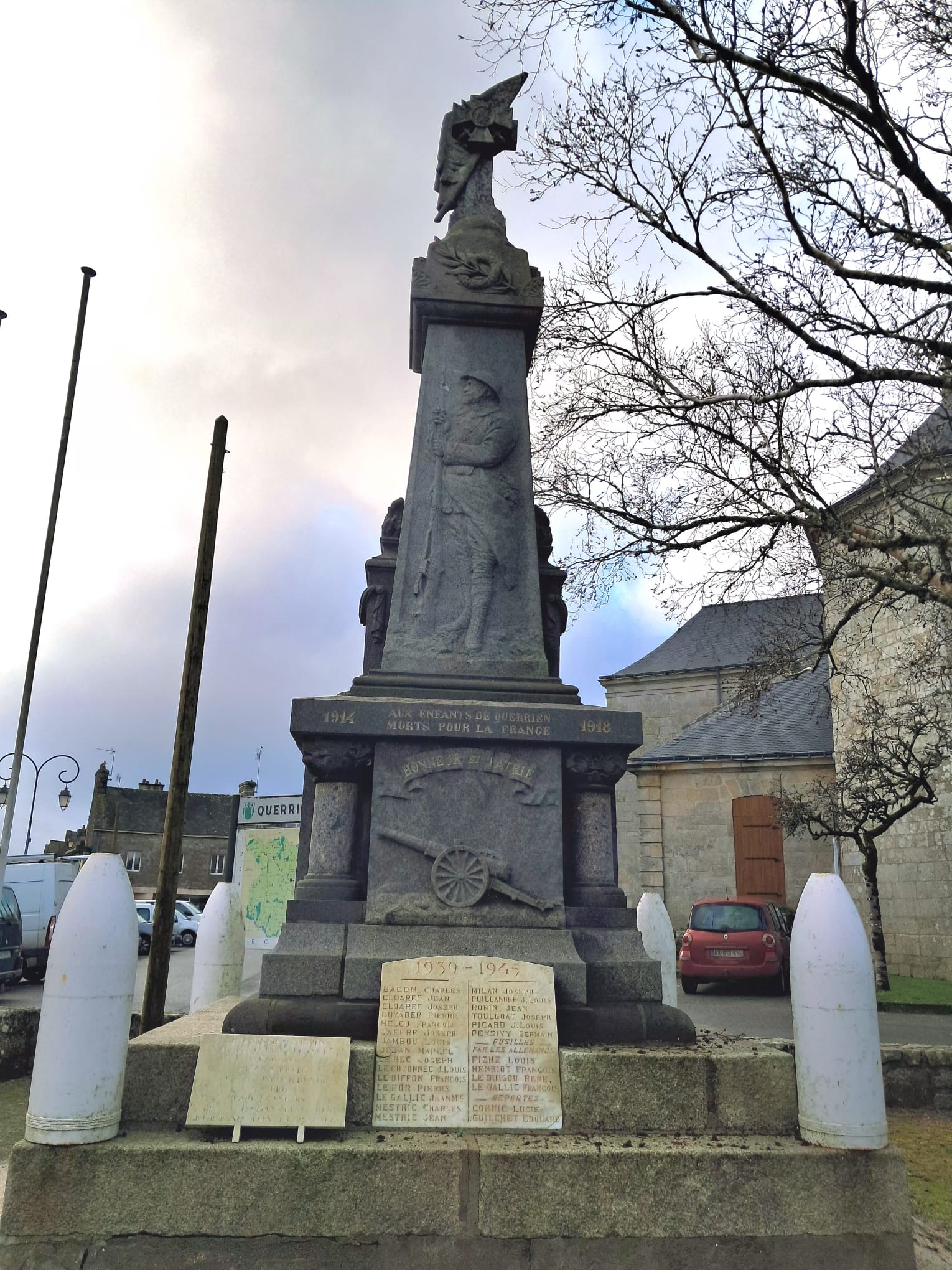 Monument aux Morts Querrien (Finistère)
