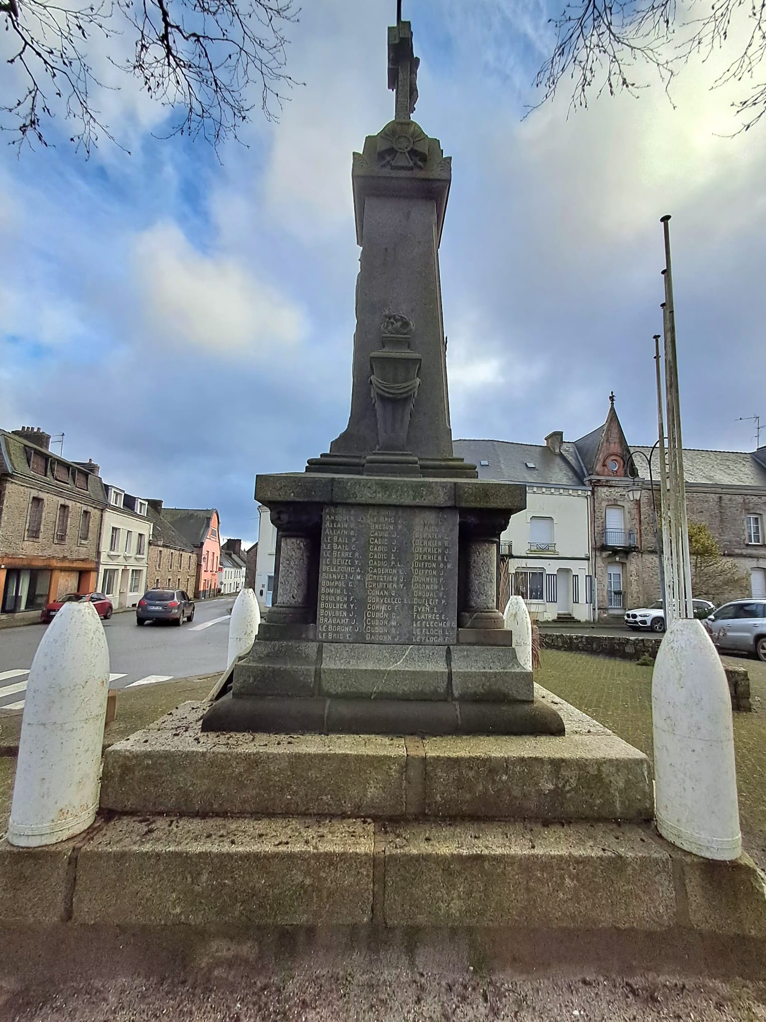 Monument aux Morts Querrien (Finistère)