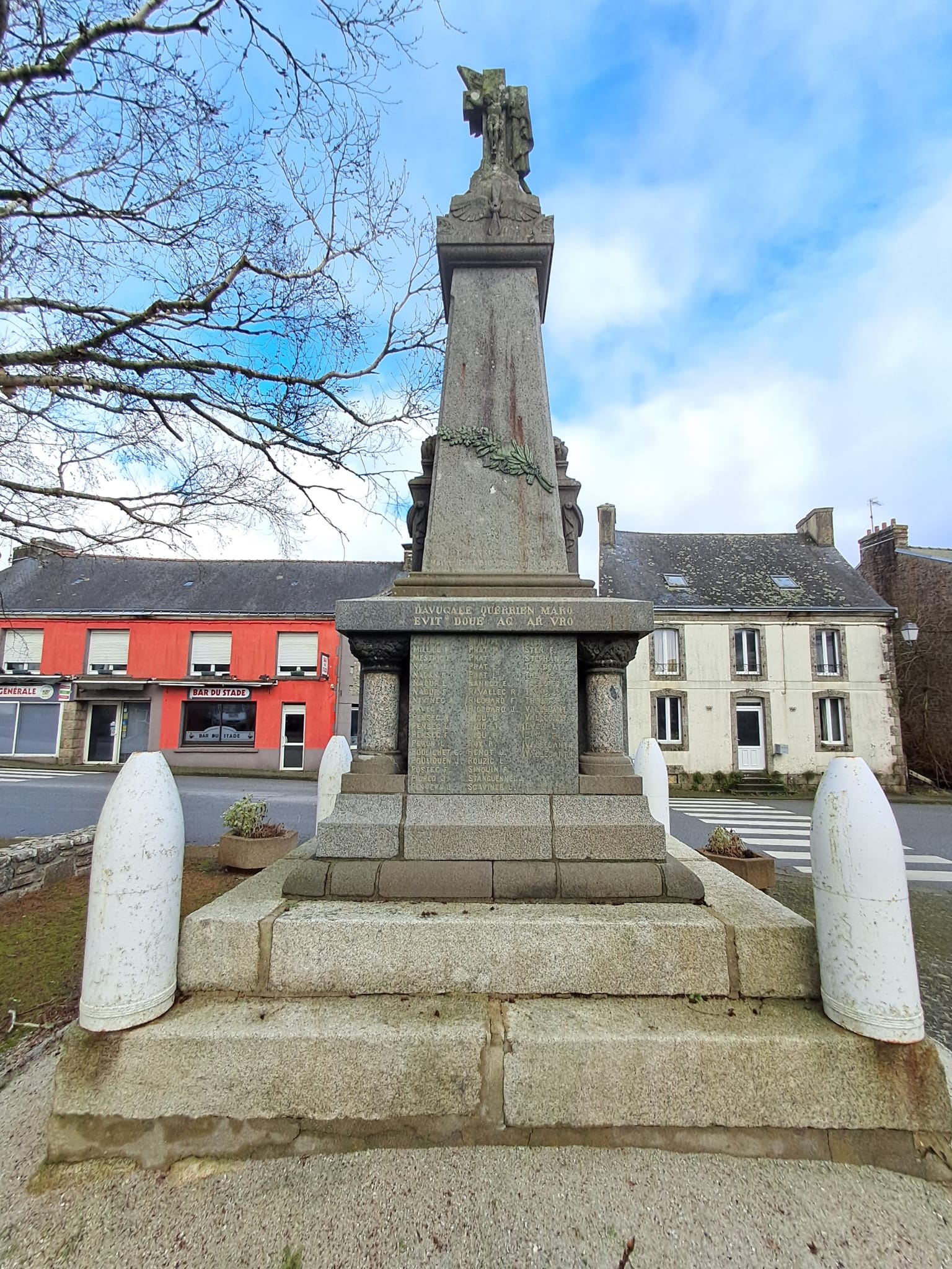 Monument aux Morts Querrien (Finistère)