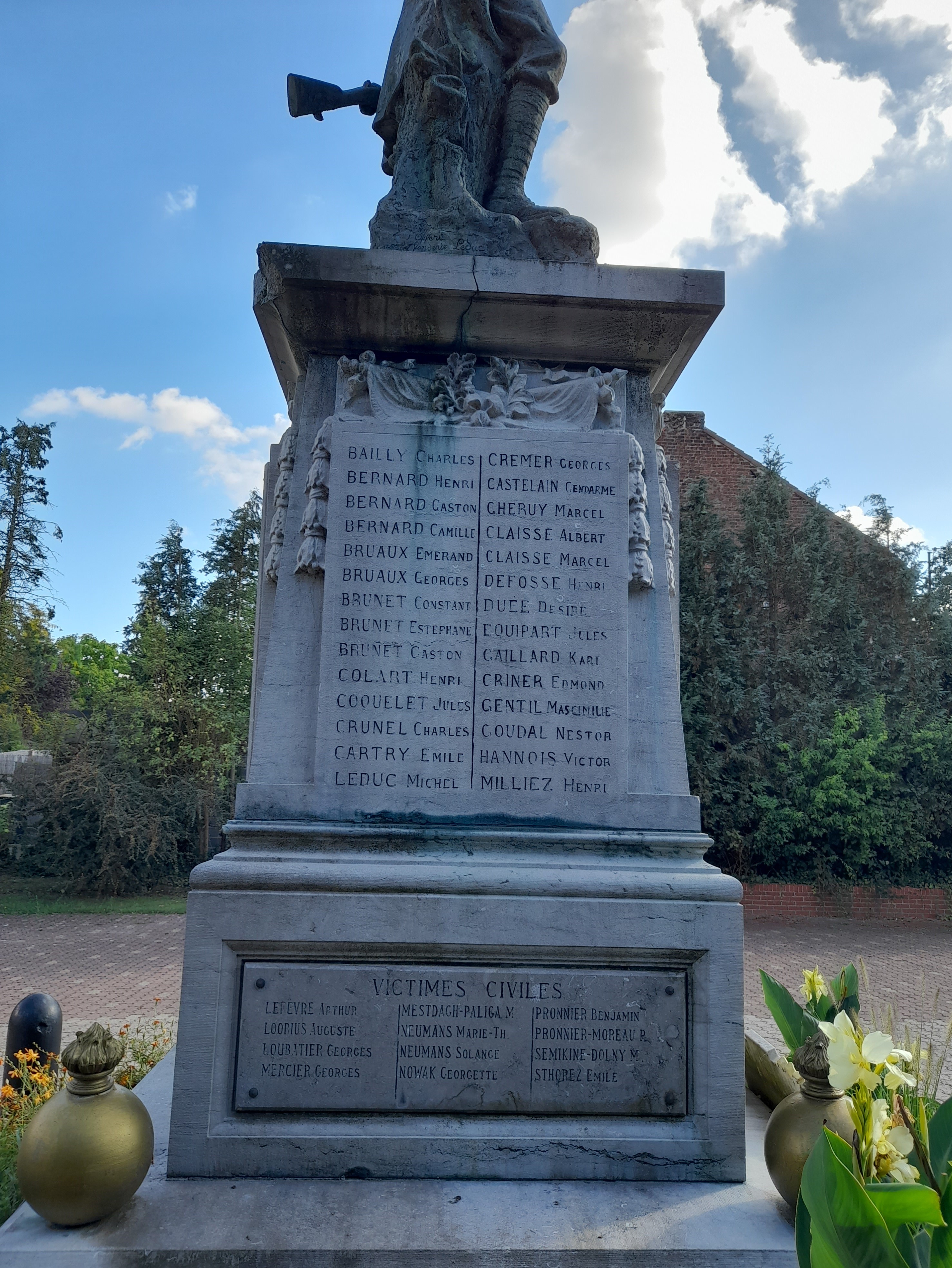 Monument aux Morts Quiévrechain (Nord) Monument aux Morts Quiévrechain (Nord)