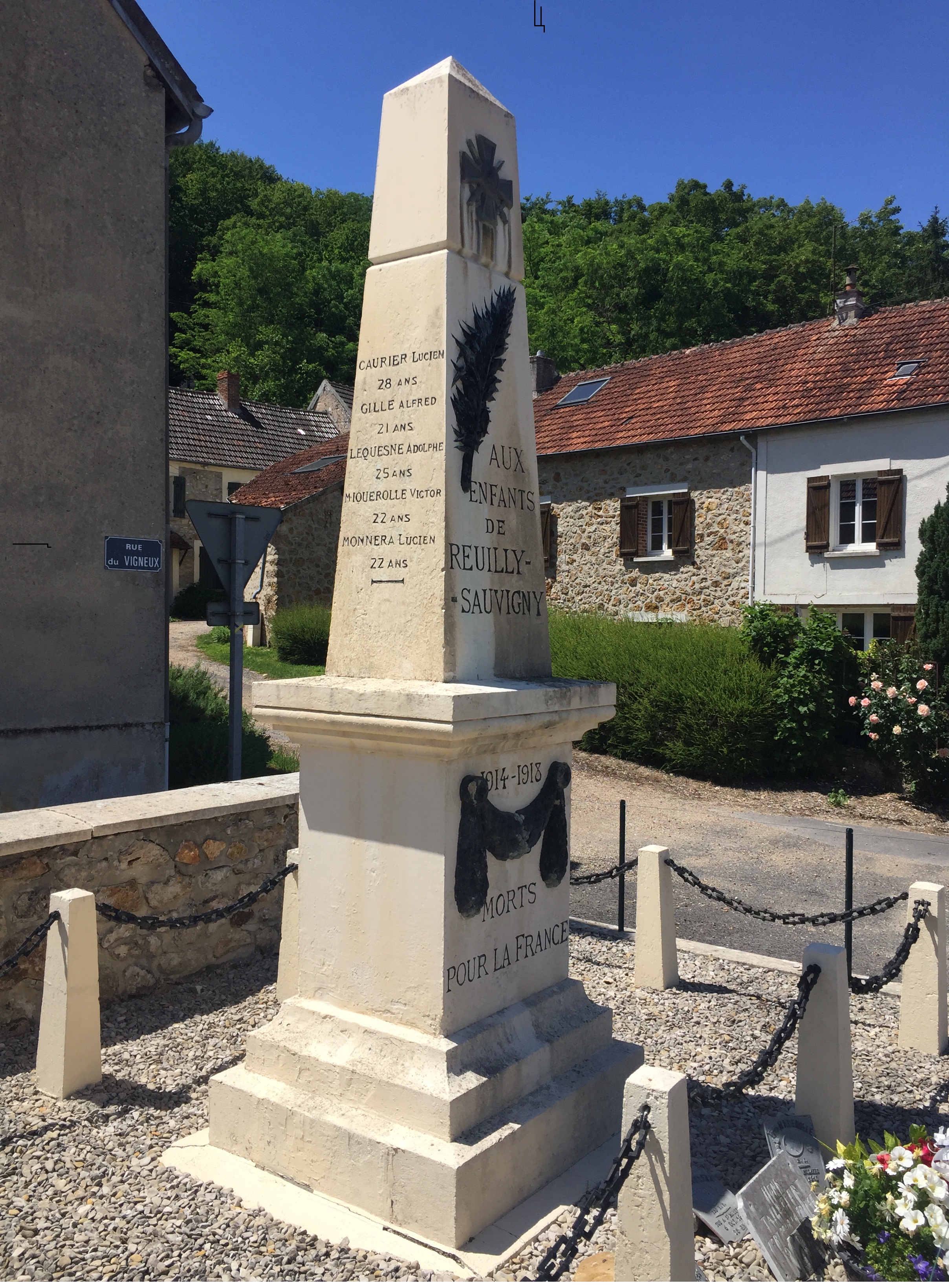 Caurier Lucien Achille monument aux Morts Reuilly Sauvigny (02)
