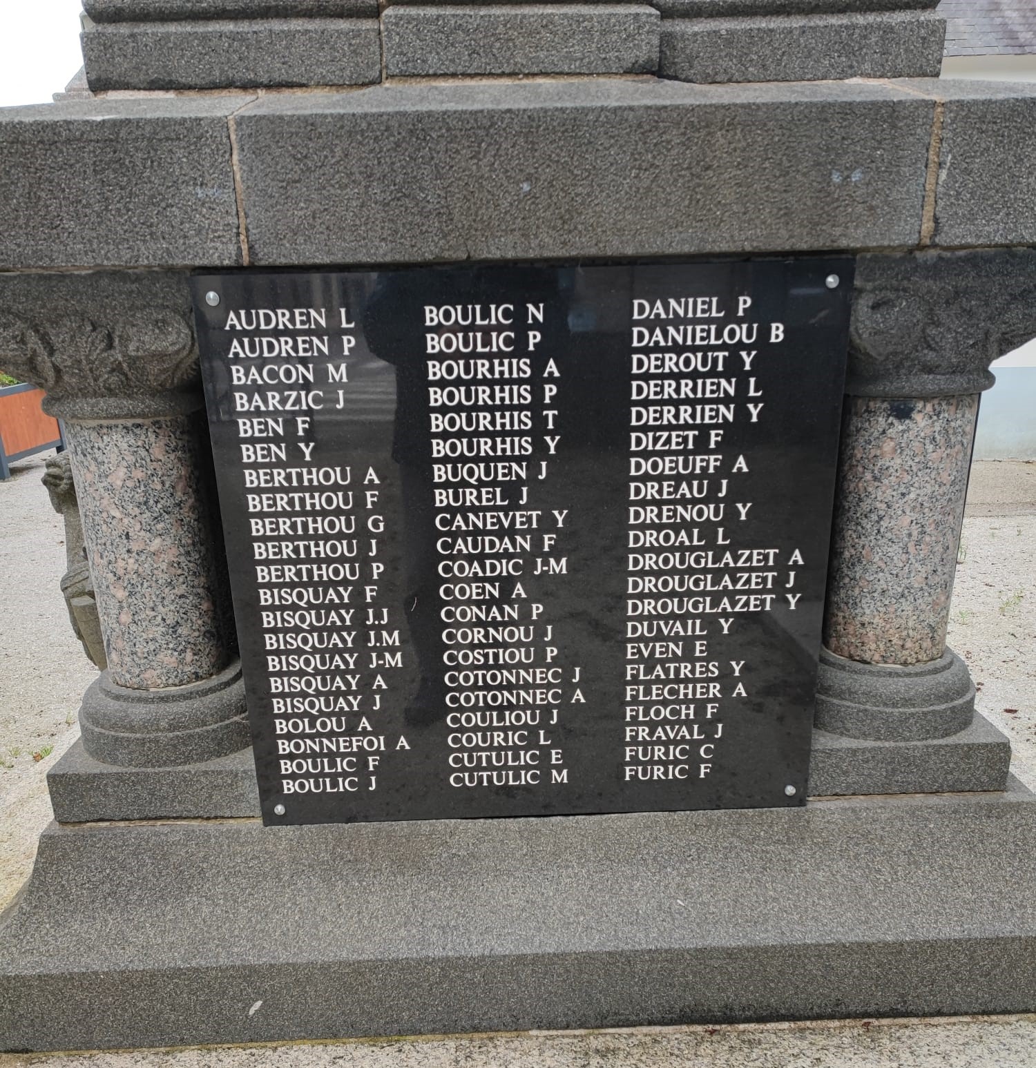 Monument aux morts Riec-sur-Belon 1 (Finistère)