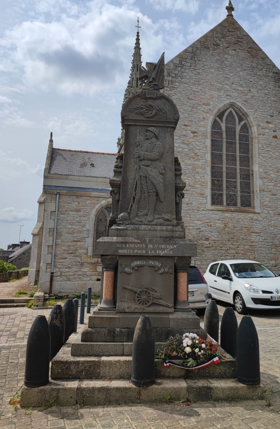Monument aux morts Saint-Thurien (Finistère)