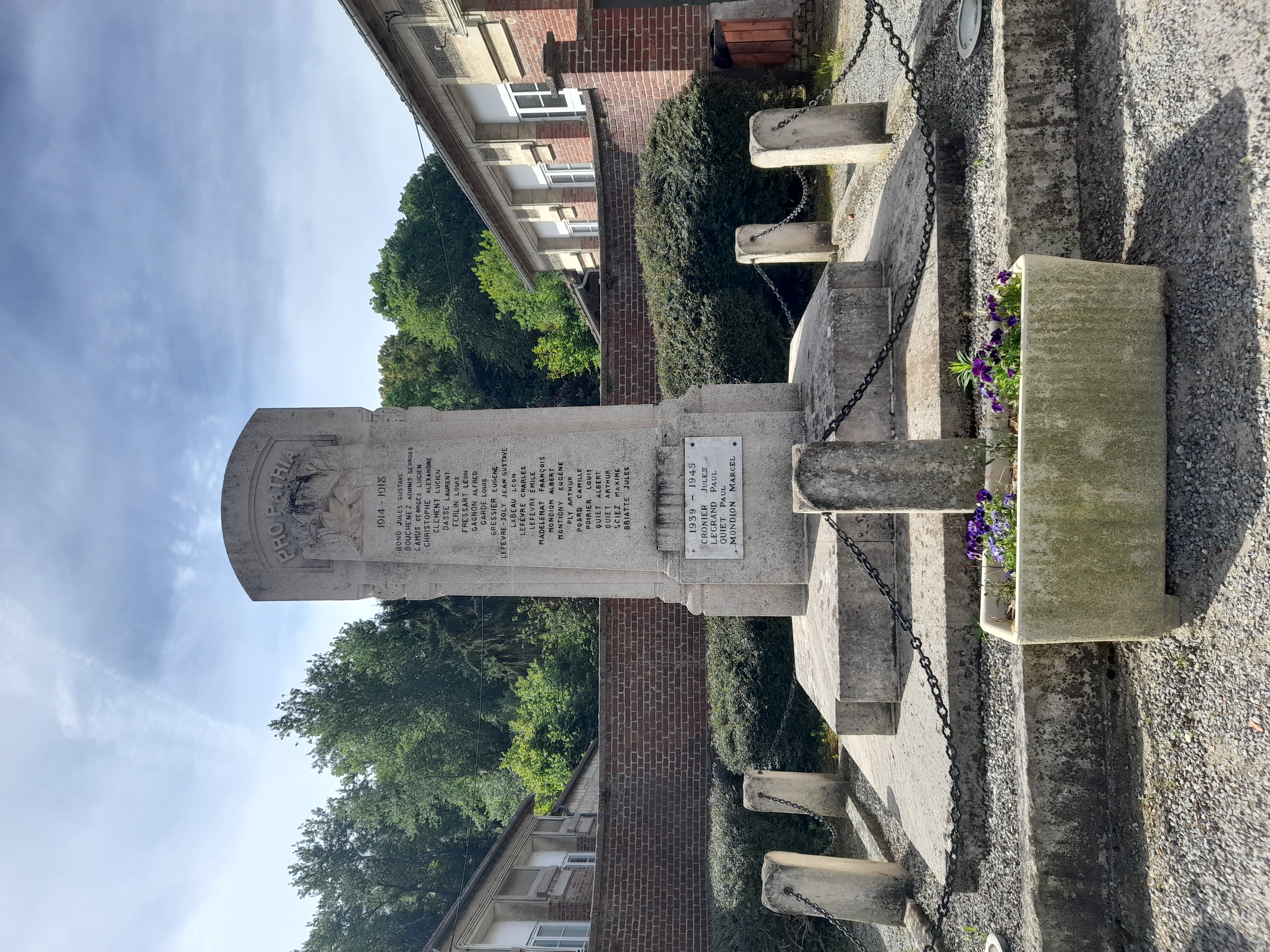 Monument aux Morts Trosly Loire (Aisne) Monument aux Morts Trosly Loire (Aisne)