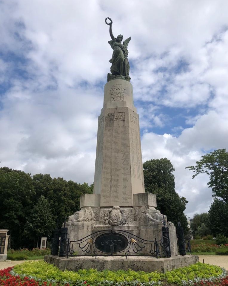 Monument aux Morts Vannes (Morbihan)