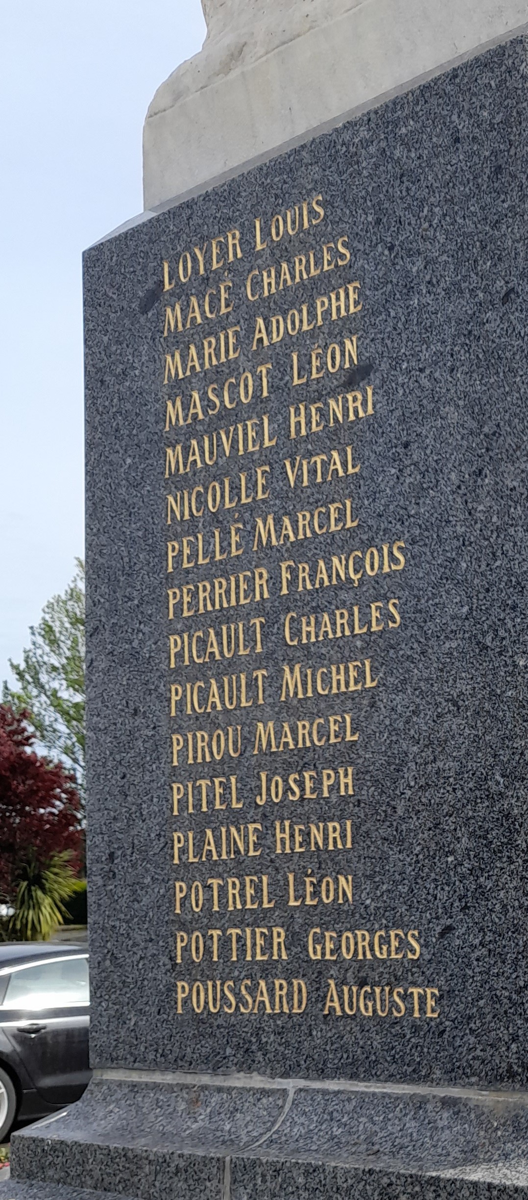 Monument aux Morts Villedieu les Poêles côté 2 (50)
