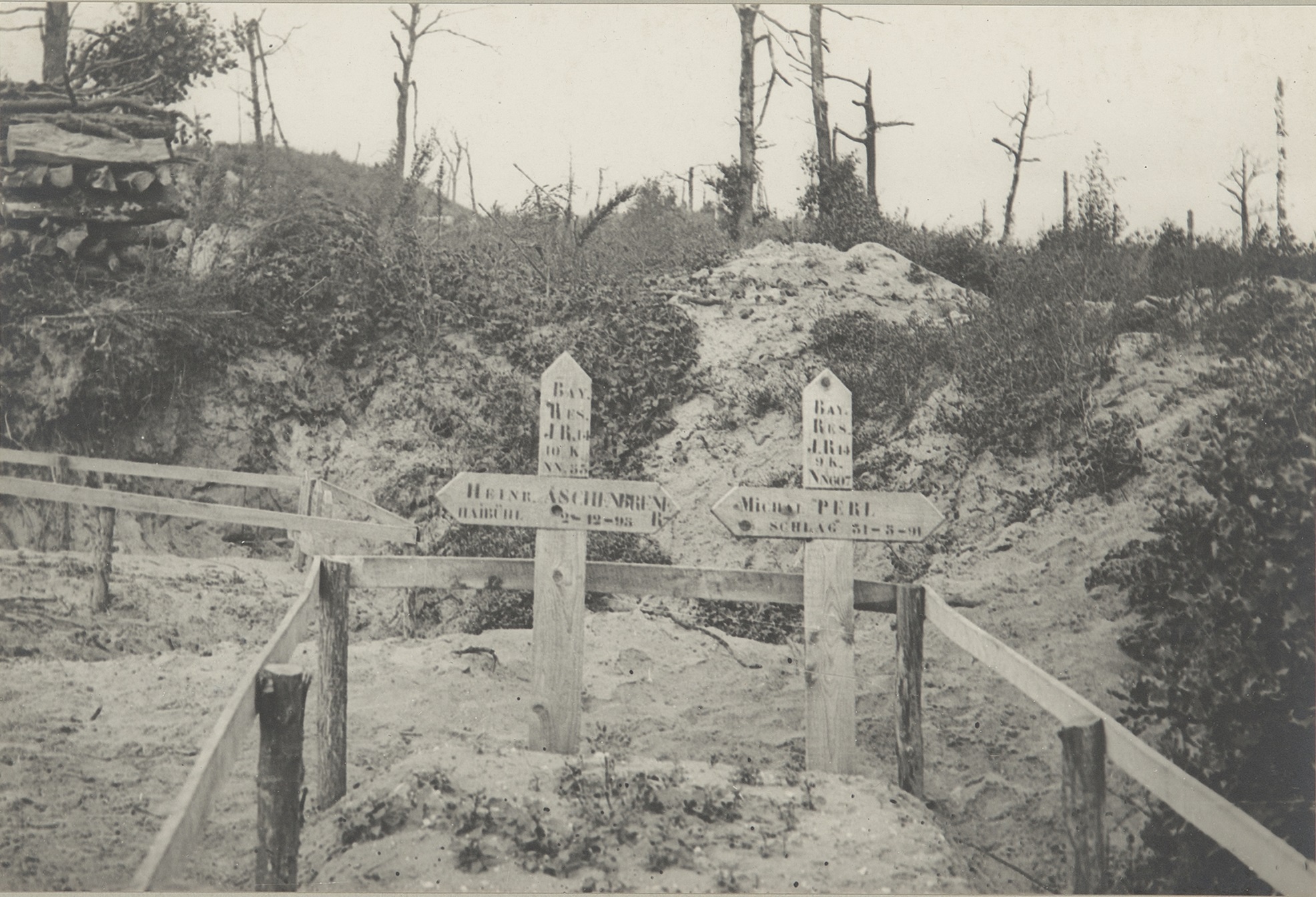 Photographie de la sépulture provisoire de Michael PERL