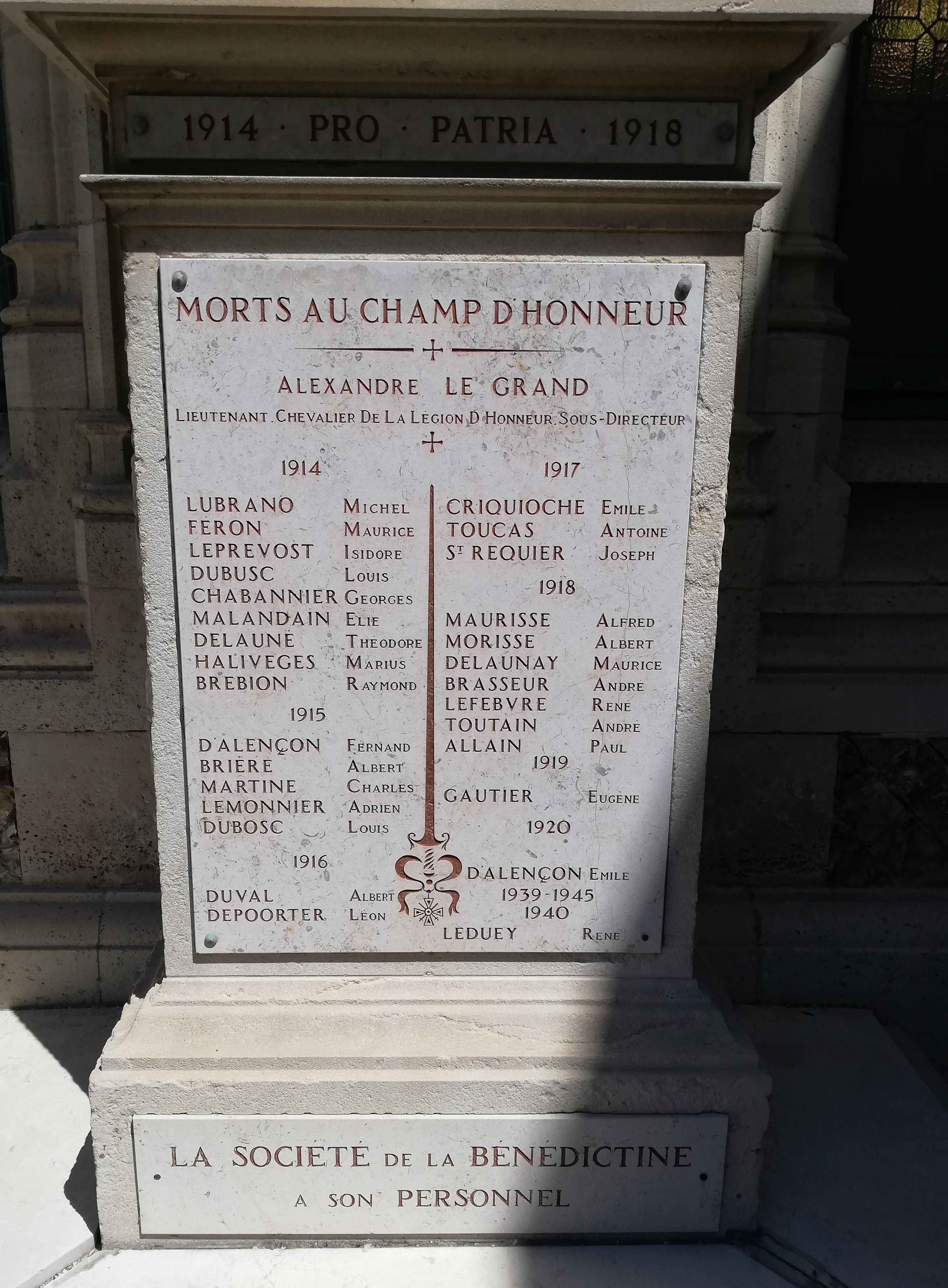 Plaque commémorative de la Société de La Bénédictine Fécamp (Seine-Inférieure)