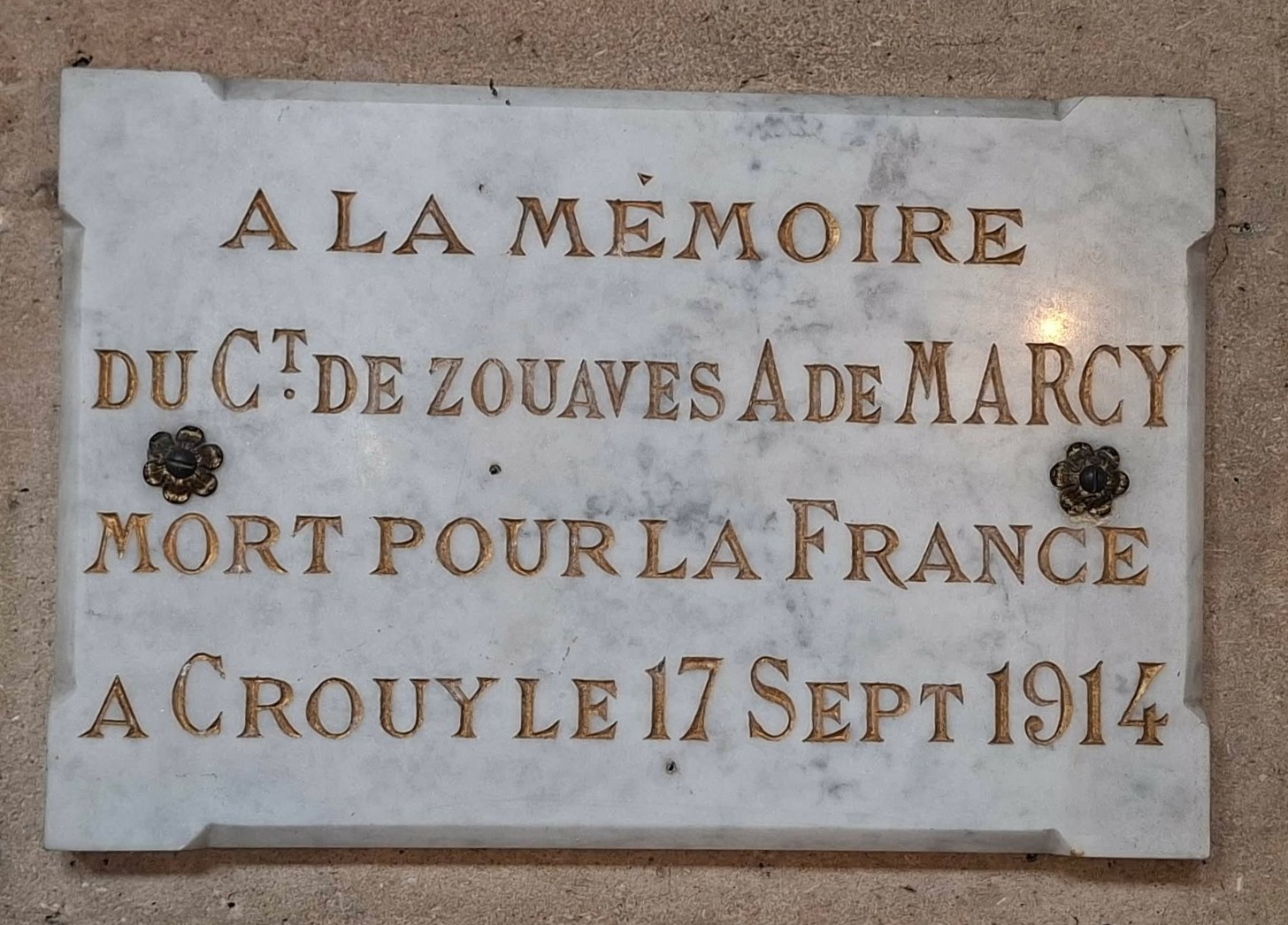 Plaque dans l'Eglise de Crouy (Aisne)
