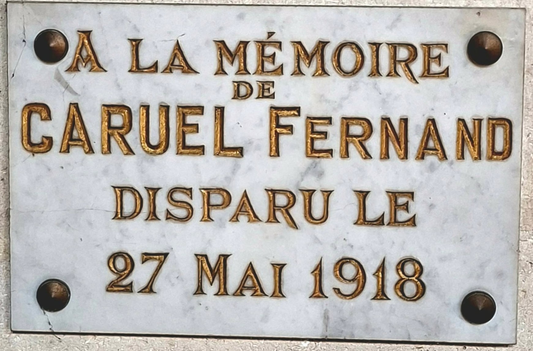 Plaque dans l'Eglise de Crouy (Aisne)